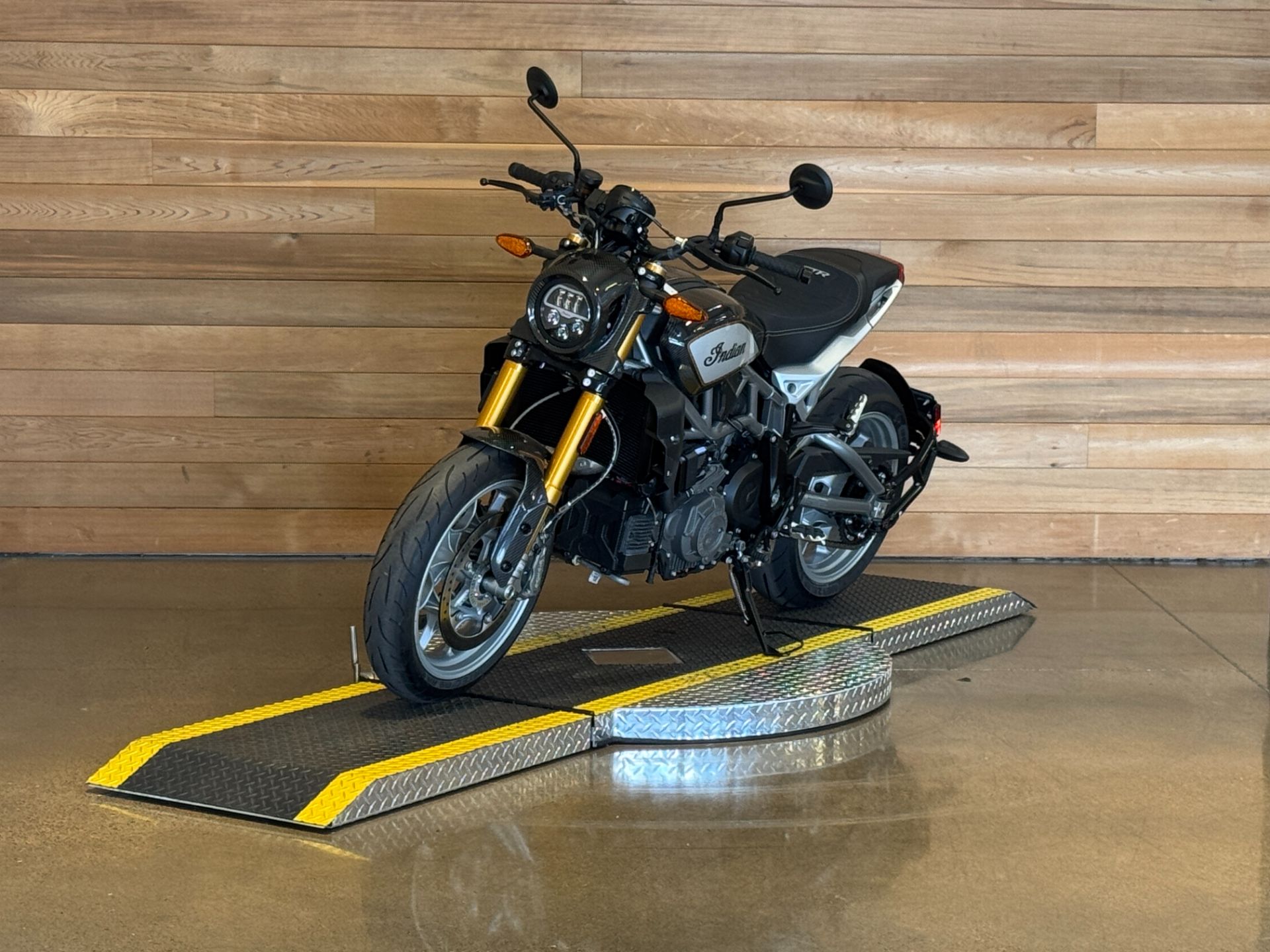 2023 Indian Motorcycle FTR R Carbon in Salem, Oregon - Photo 4
