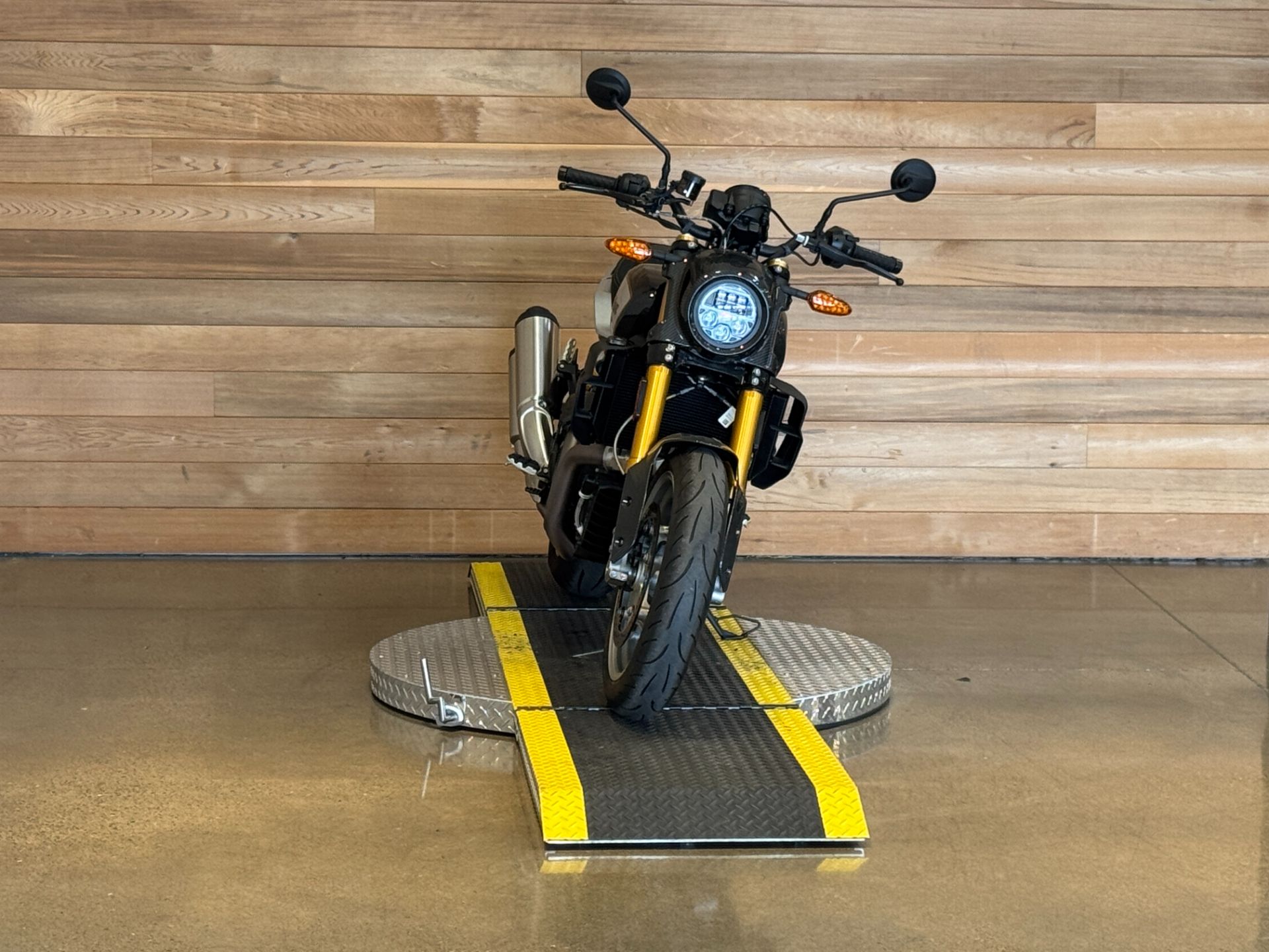 2023 Indian Motorcycle FTR R Carbon in Salem, Oregon - Photo 3