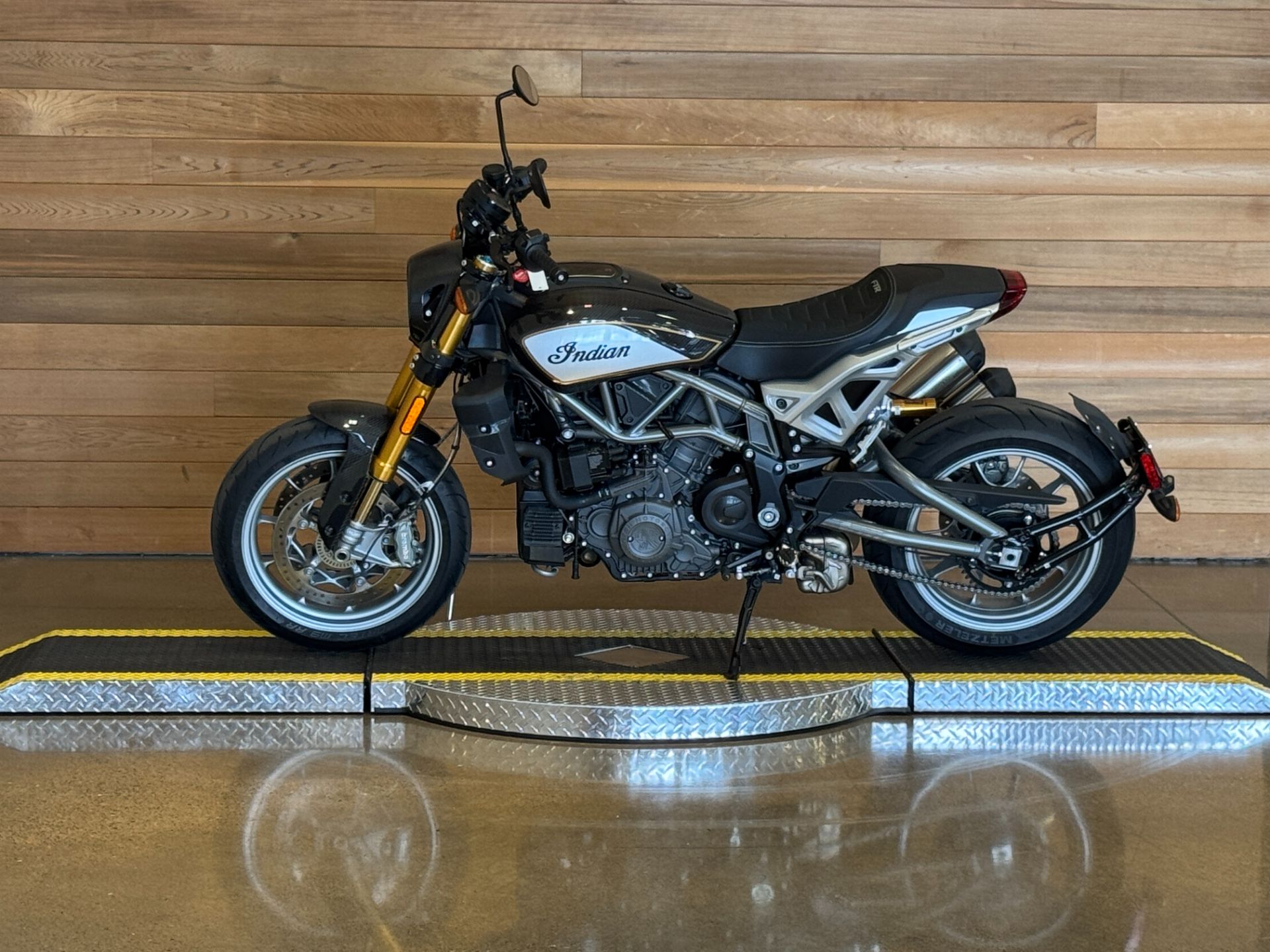 2023 Indian Motorcycle FTR R Carbon in Salem, Oregon - Photo 5