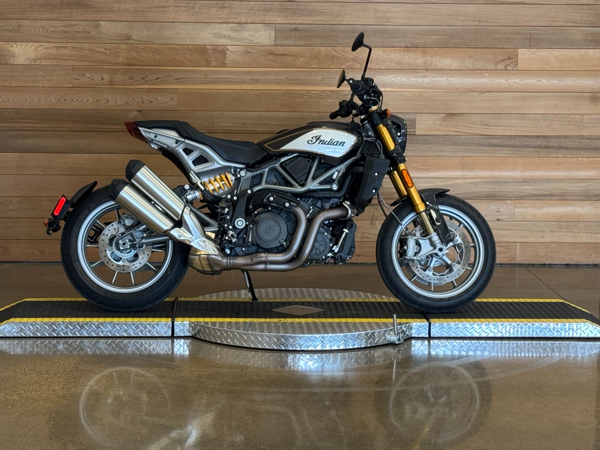2023 Indian Motorcycle FTR R Carbon in Salem, Oregon - Photo 1