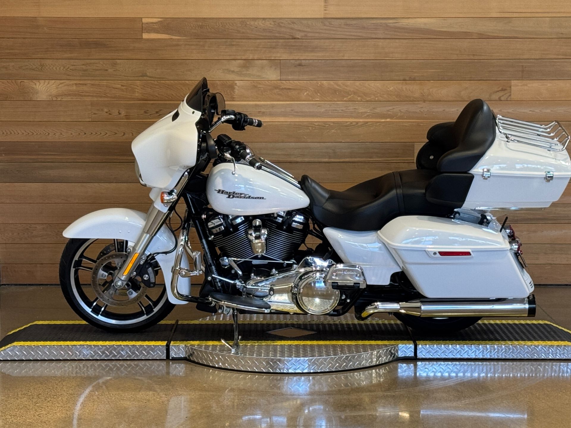 2017 Harley-Davidson Street Glide® Special in Salem, Oregon - Photo 5