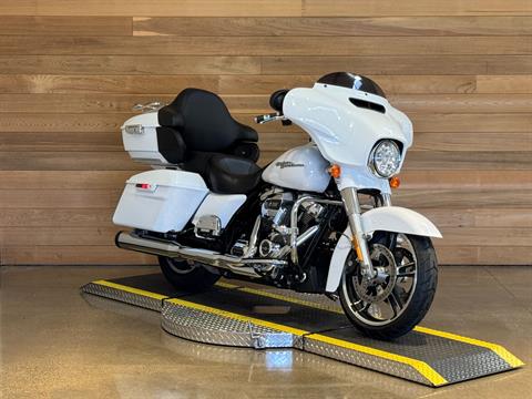 2017 Harley-Davidson Street Glide® Special in Salem, Oregon - Photo 2
