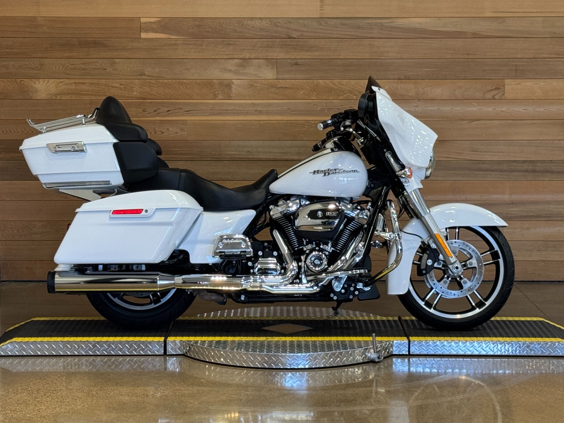 2017 Harley-Davidson Street Glide® Special in Salem, Oregon - Photo 1