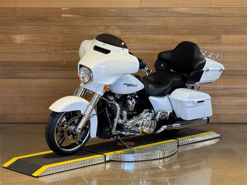 2017 Harley-Davidson Street Glide® Special in Salem, Oregon - Photo 4