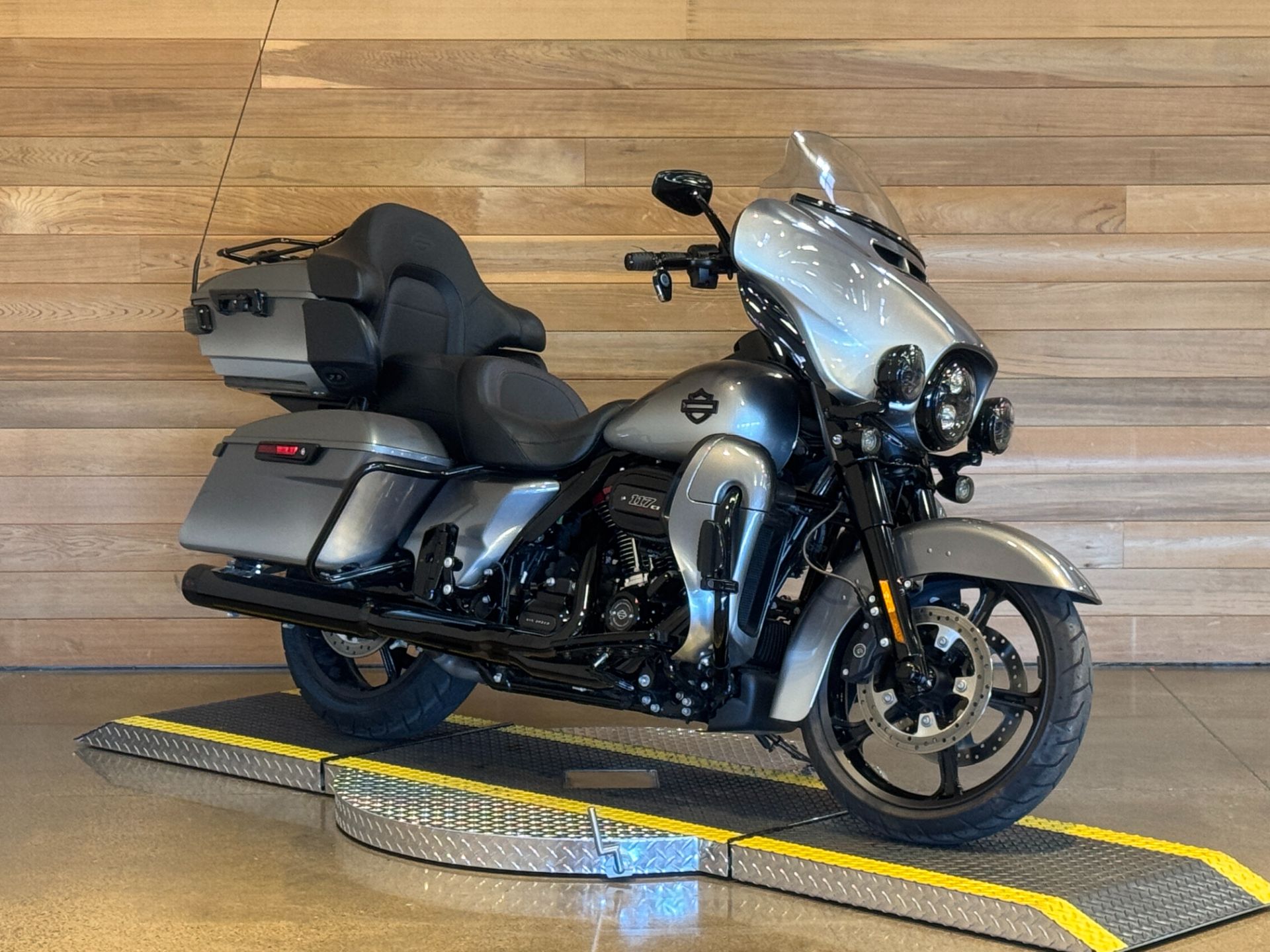 2019 Harley-Davidson CVO™ Limited in Salem, Oregon - Photo 2