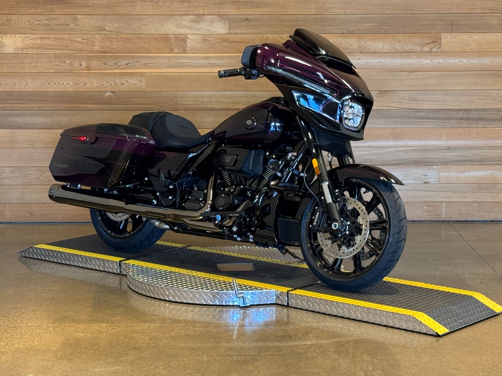 2025 Harley-Davidson CVO™ Street Glide® in Salem, Oregon - Photo 2