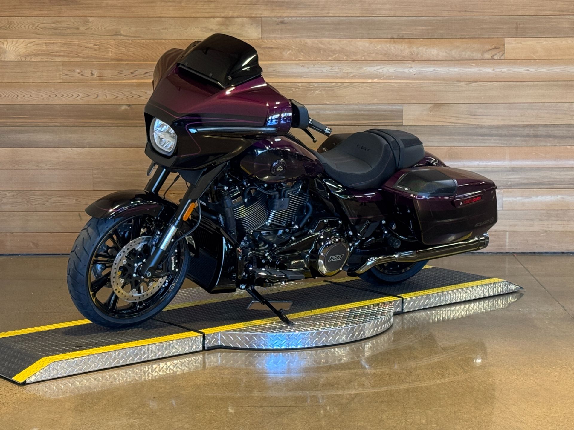 2025 Harley-Davidson CVO™ Street Glide® in Salem, Oregon - Photo 4