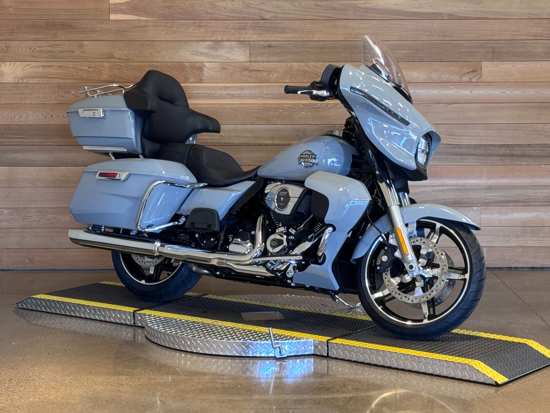 2025 Harley-Davidson Street Glide® Ultra in Salem, Oregon - Photo 2