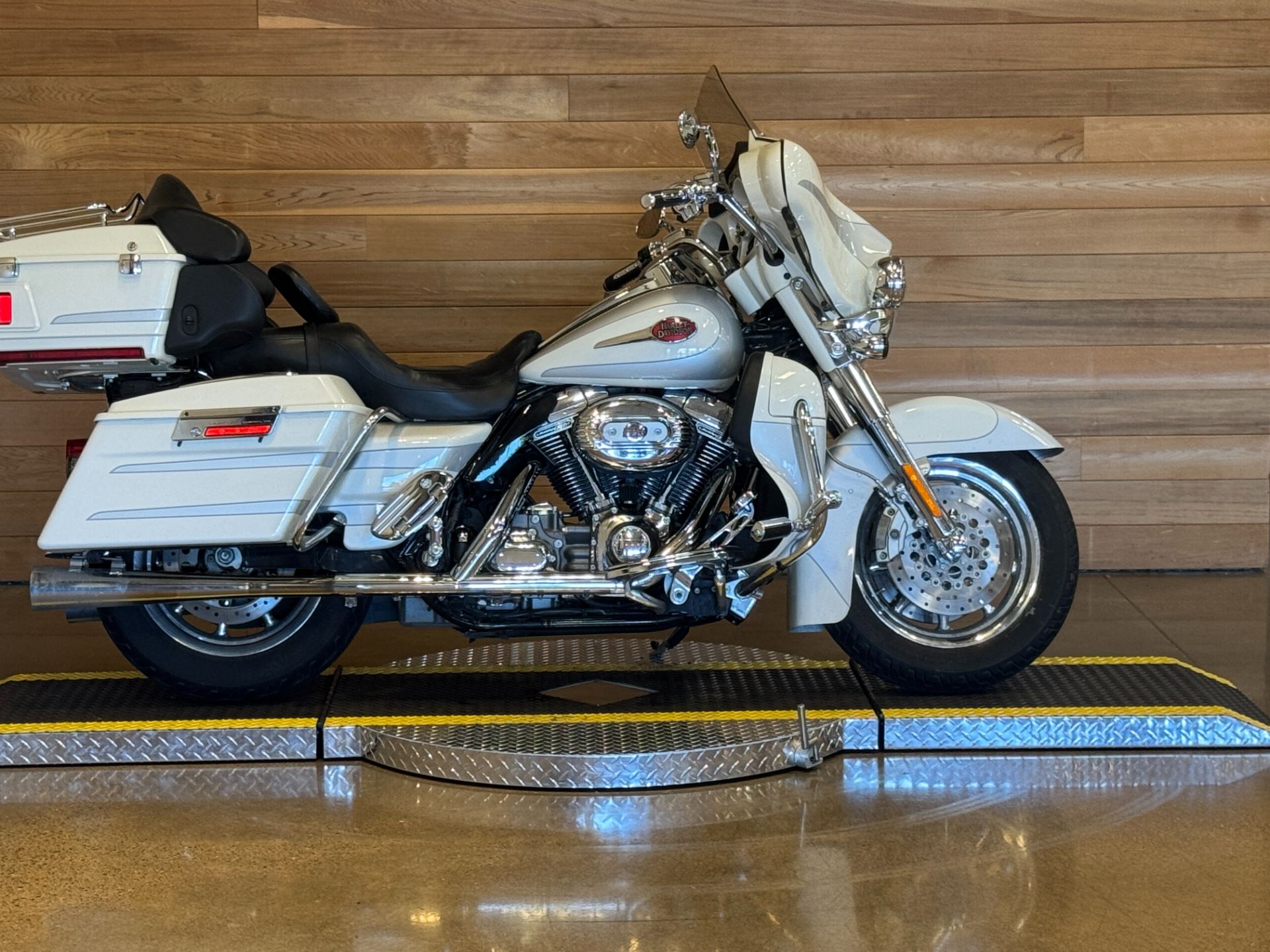 2008 Harley-Davidson CVO™ Screamin' Eagle® Ultra Classic® Electra Glide® in Salem, Oregon - Photo 1