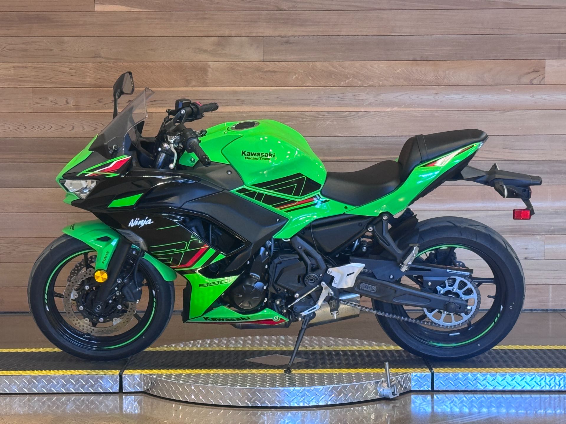 2024 Kawasaki Ninja 650 KRT Edition ABS in Salem, Oregon - Photo 5