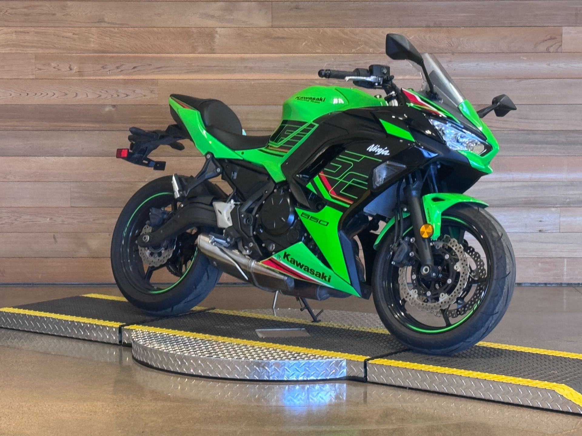 2024 Kawasaki Ninja 650 KRT Edition ABS in Salem, Oregon - Photo 2