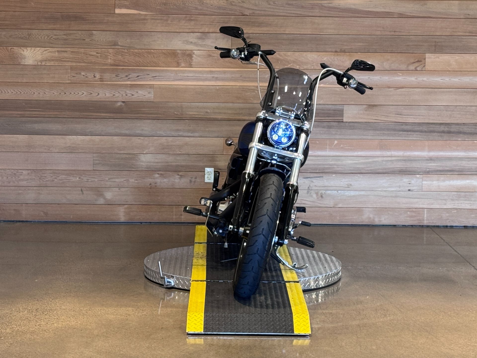 2015 Harley-Davidson Breakout® in Salem, Oregon - Photo 2