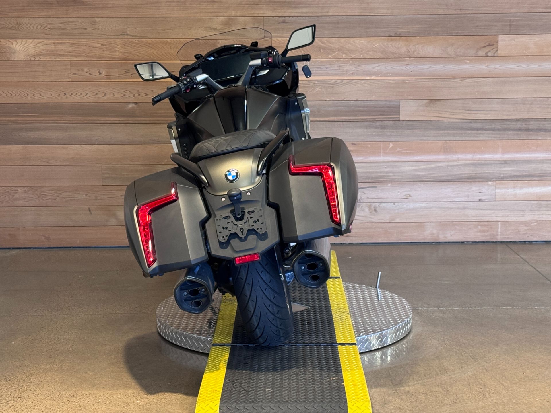 2023 BMW K 1600 B in Salem, Oregon - Photo 6
