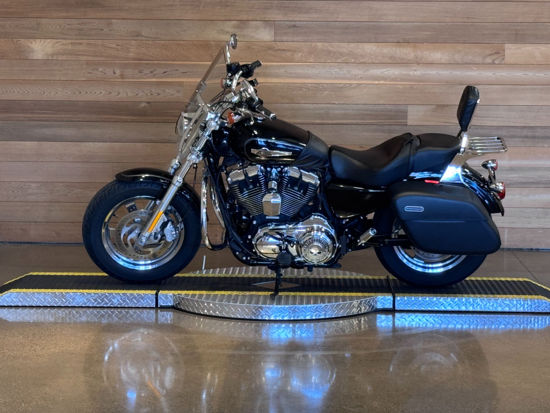 2014 Harley-Davidson 1200 Custom in Salem, Oregon - Photo 5