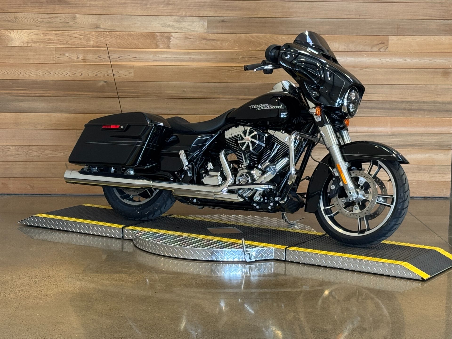 2016 Harley-Davidson Street Glide® Special in Salem, Oregon - Photo 2