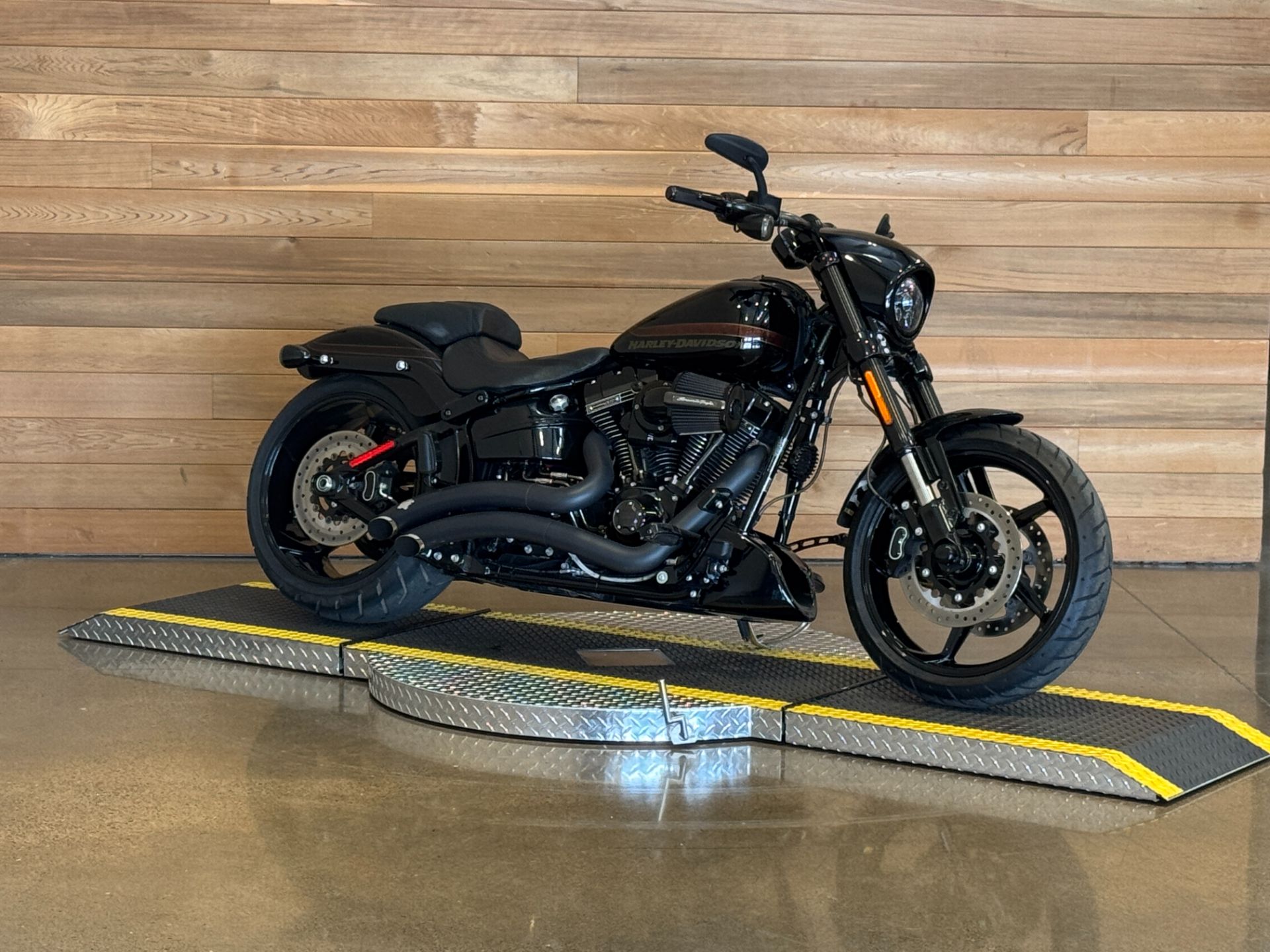 2017 Harley-Davidson CVO™ Pro Street Breakout® in Salem, Oregon - Photo 2