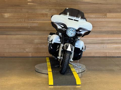 2016 Harley-Davidson CVO™ Street Glide® in Salem, Oregon - Photo 3