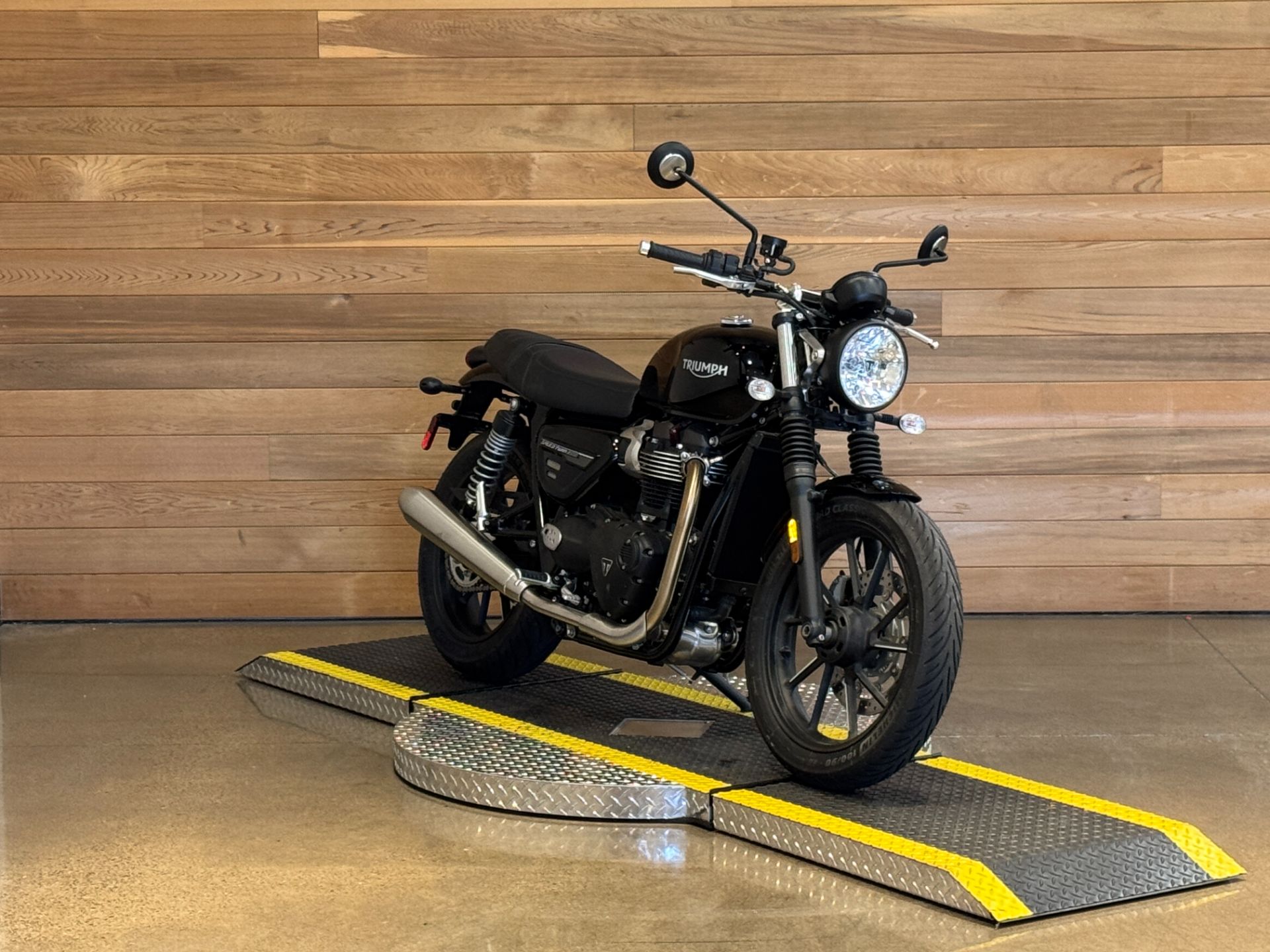 2023 Triumph Speed Twin 900 in Salem, Oregon - Photo 2