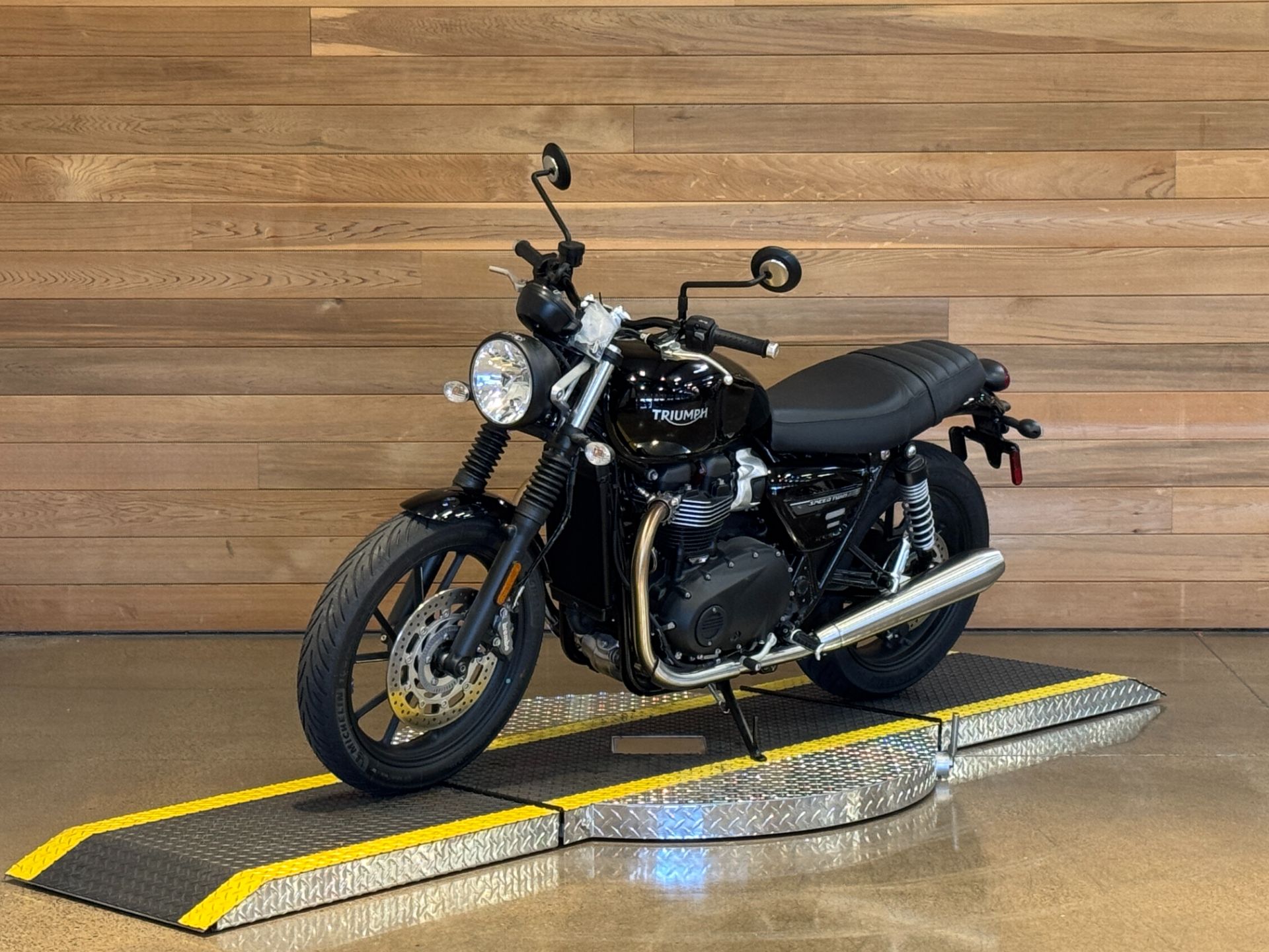 2023 Triumph Speed Twin 900 in Salem, Oregon - Photo 4