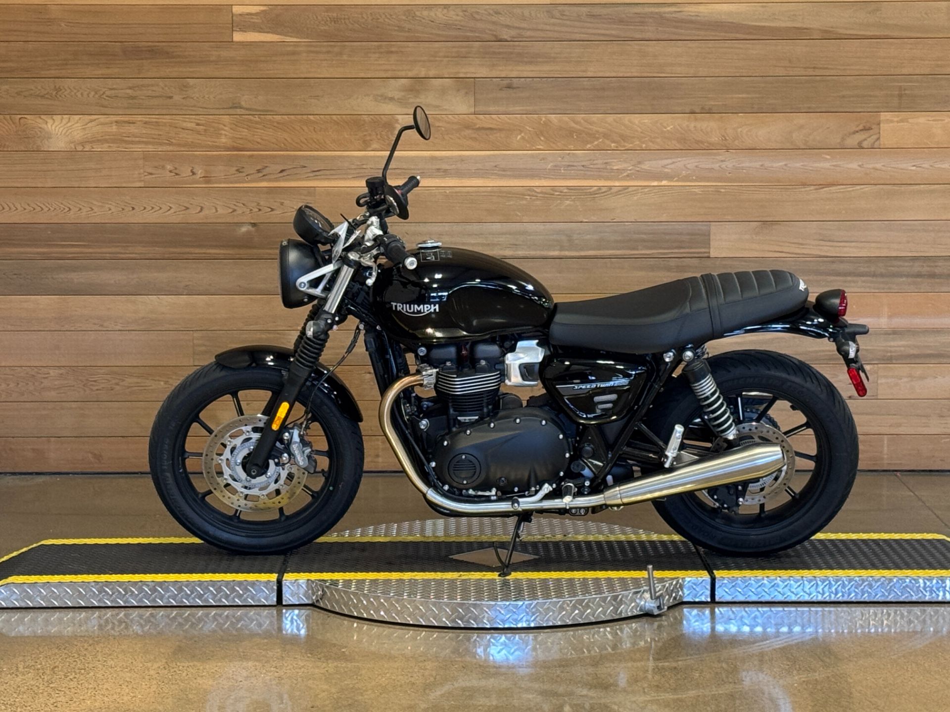 2023 Triumph Speed Twin 900 in Salem, Oregon - Photo 5