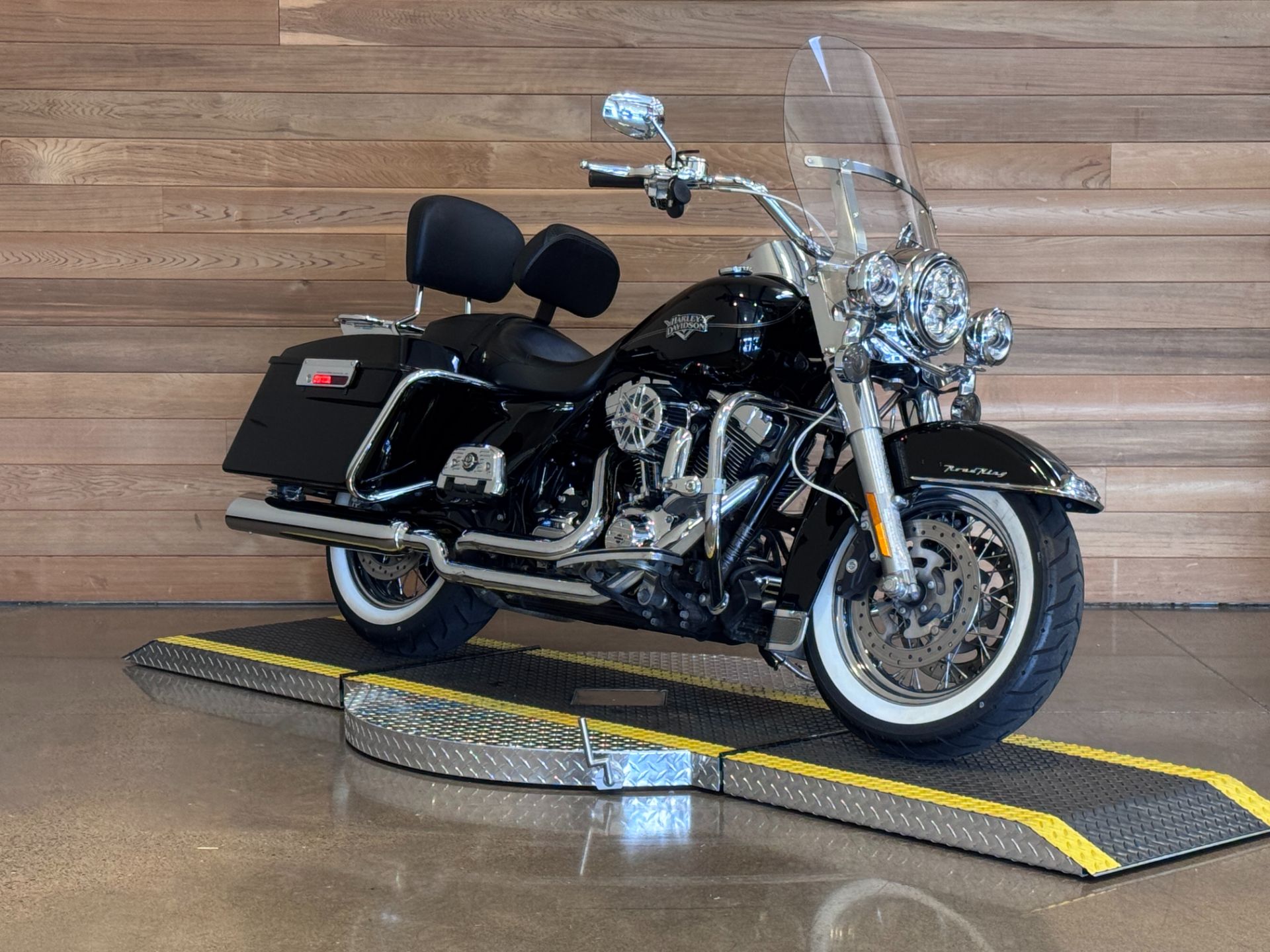 2012 Harley-Davidson Road King® Classic in Salem, Oregon - Photo 2