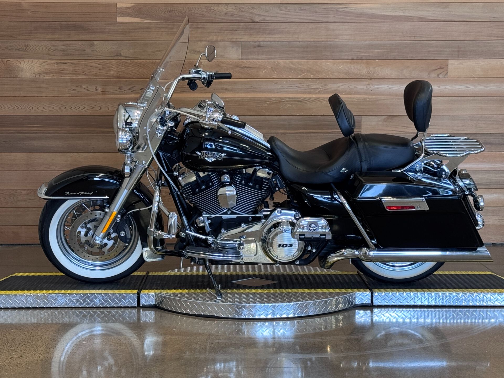 2012 Harley-Davidson Road King® Classic in Salem, Oregon - Photo 5