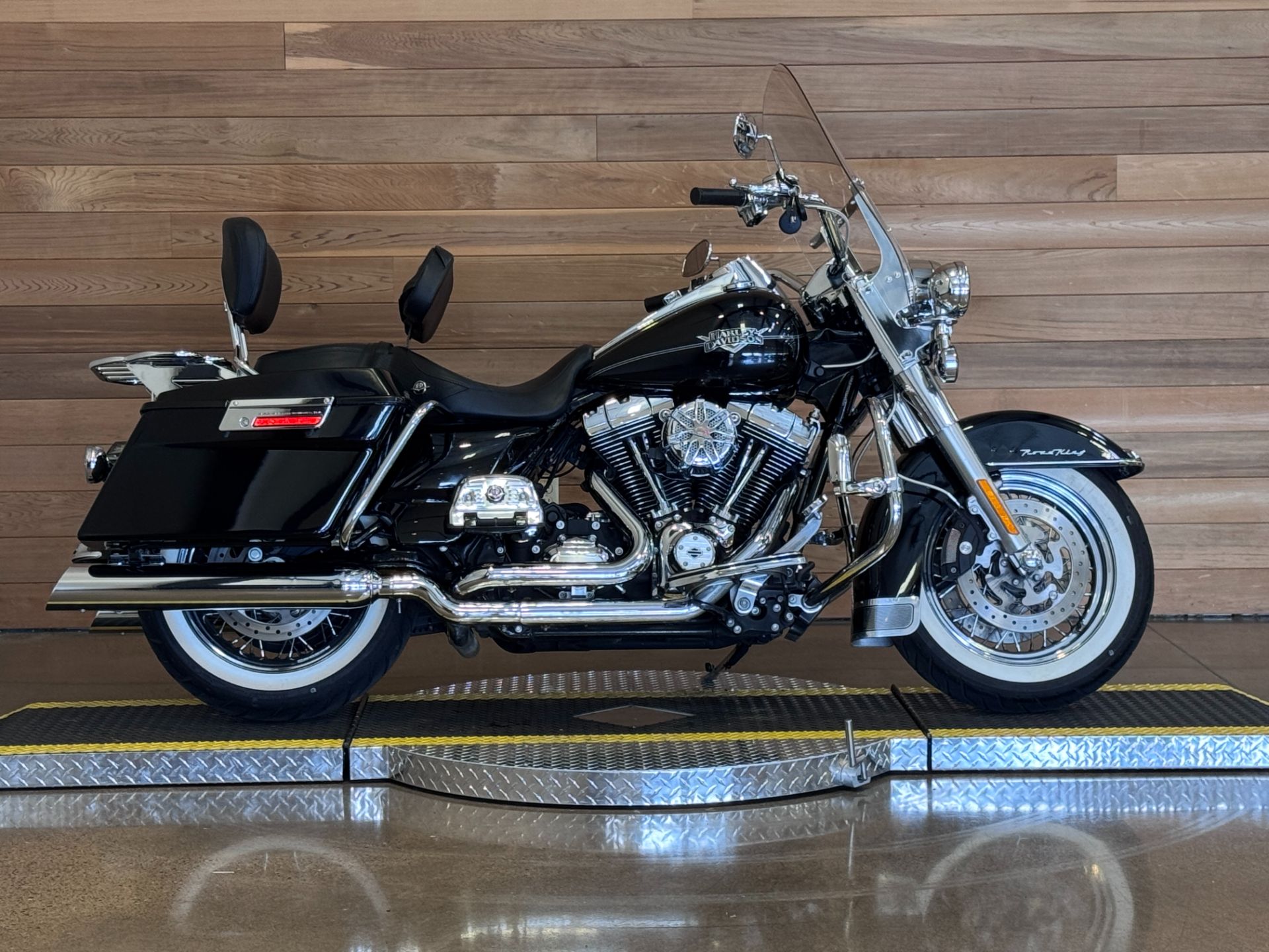 2012 Harley-Davidson Road King® Classic in Salem, Oregon - Photo 1