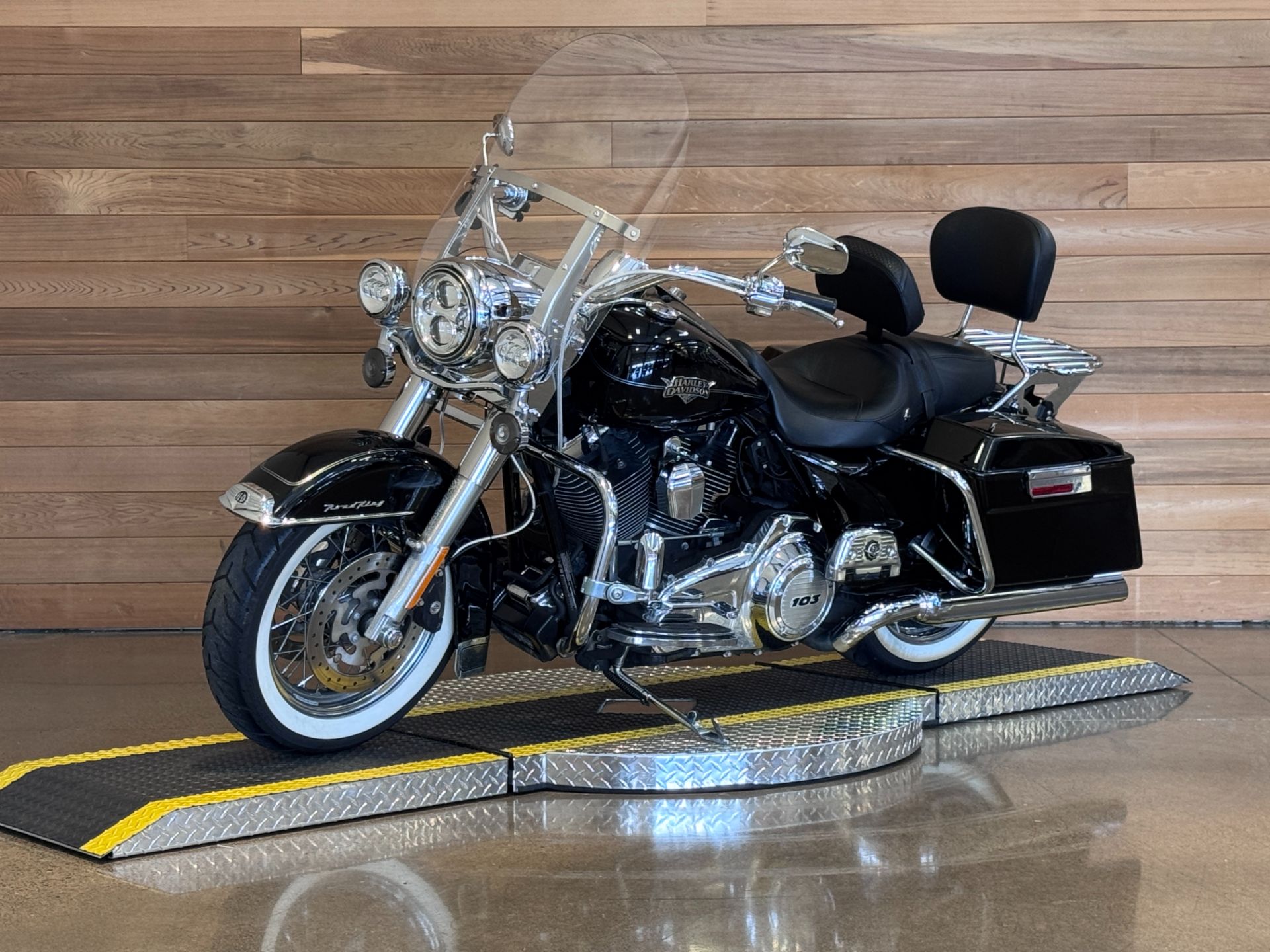 2012 Harley-Davidson Road King® Classic in Salem, Oregon - Photo 4