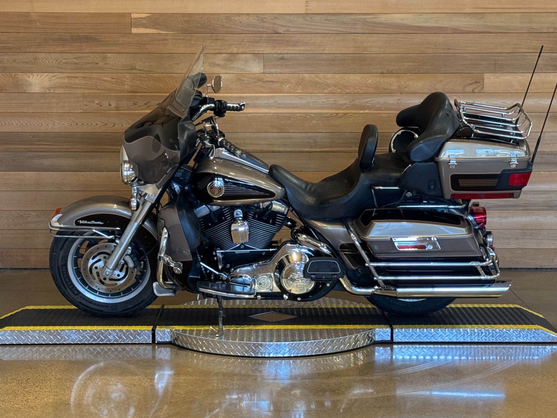 2004 Harley-Davidson FLHTCUI Ultra Classic® Electra Glide® in Salem, Oregon - Photo 5