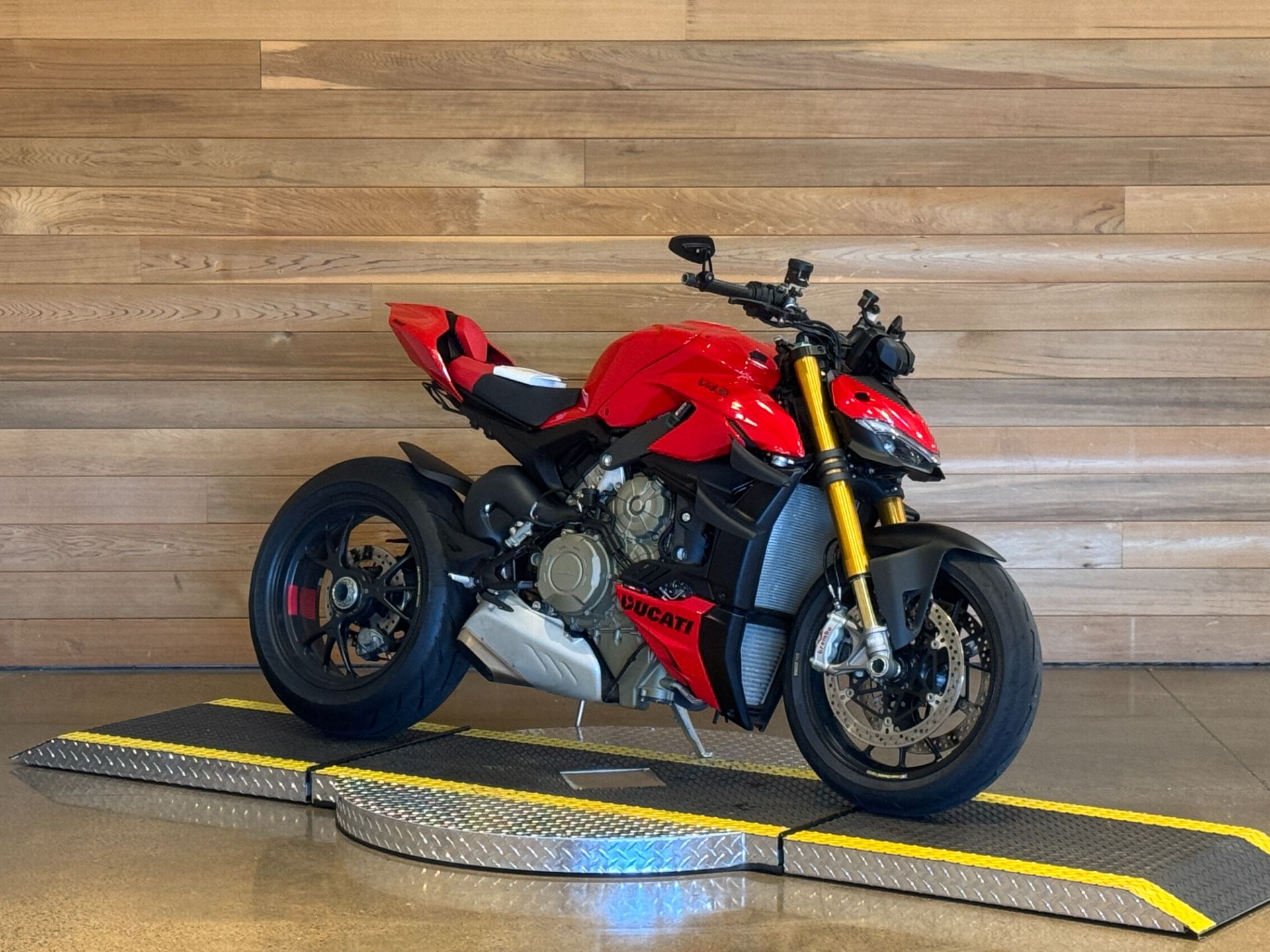 2023 Ducati Streetfighter V4 in Salem, Oregon - Photo 2