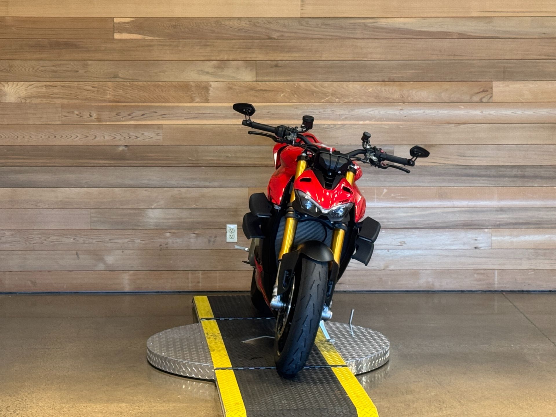 2023 Ducati Streetfighter V4 in Salem, Oregon - Photo 3