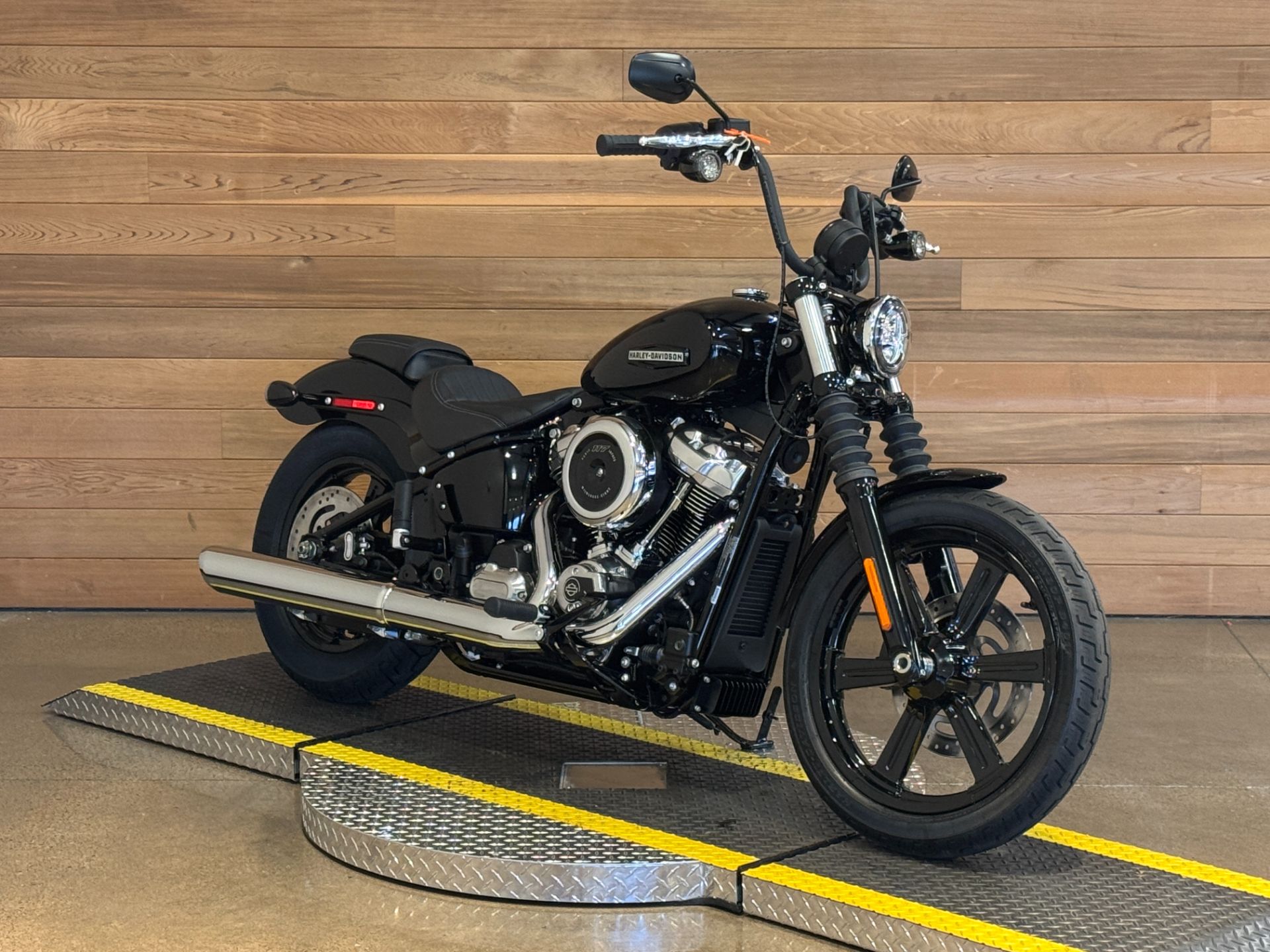 2025 Harley-Davidson Street Bob® in Salem, Oregon - Photo 2