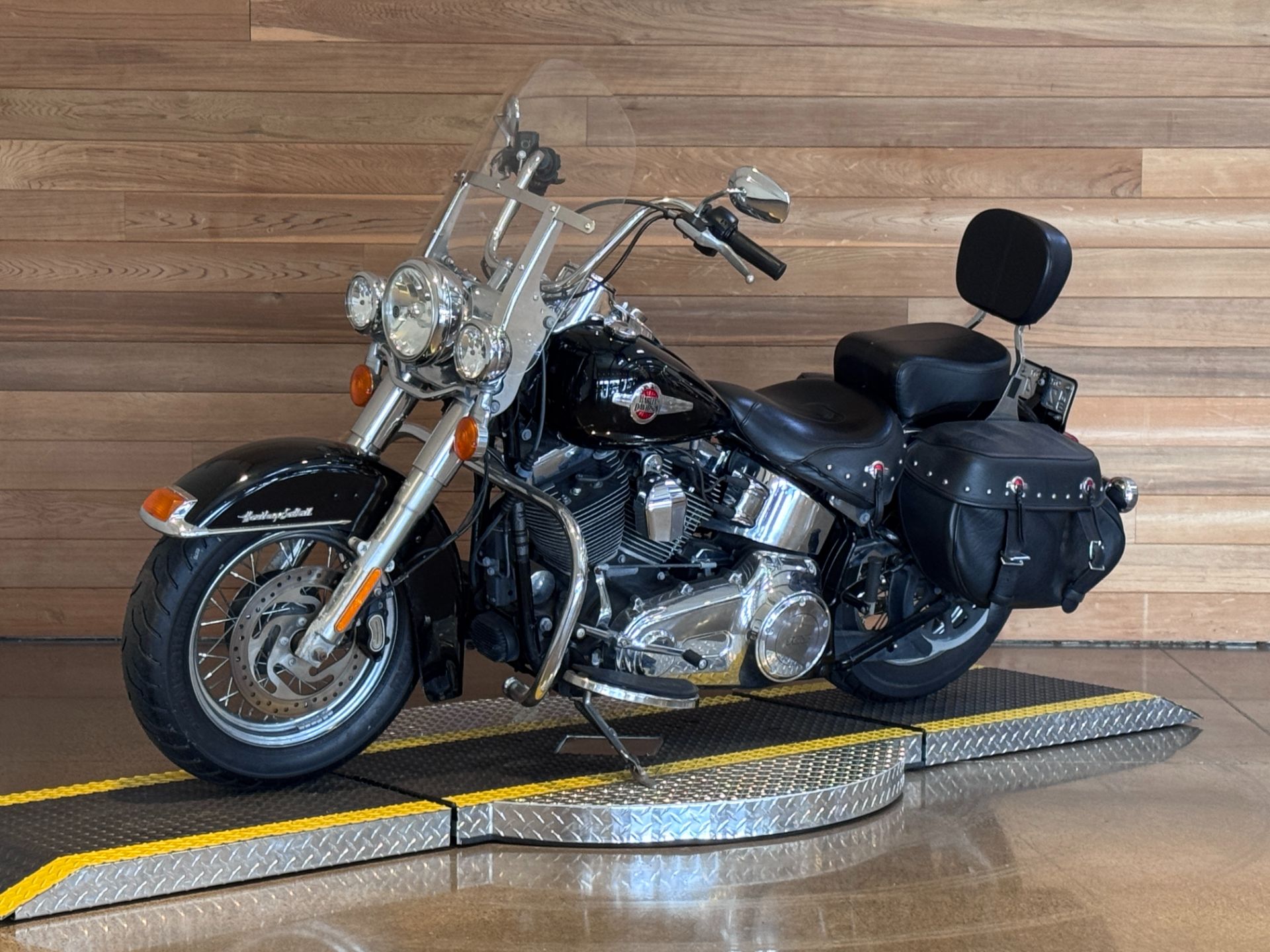 2017 Harley-Davidson Heritage Softail® Classic in Salem, Oregon - Photo 4