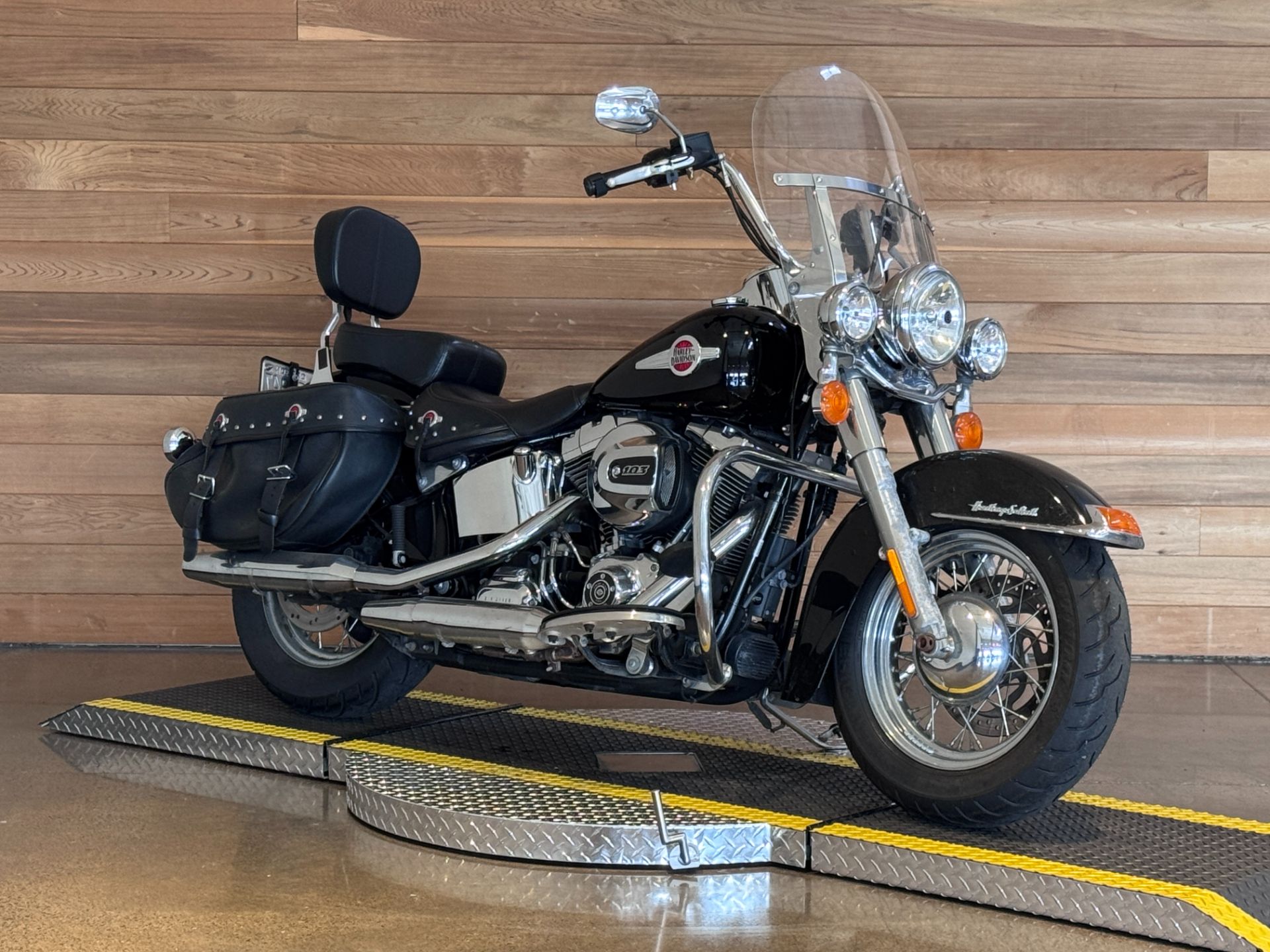 2017 Harley-Davidson Heritage Softail® Classic in Salem, Oregon - Photo 2