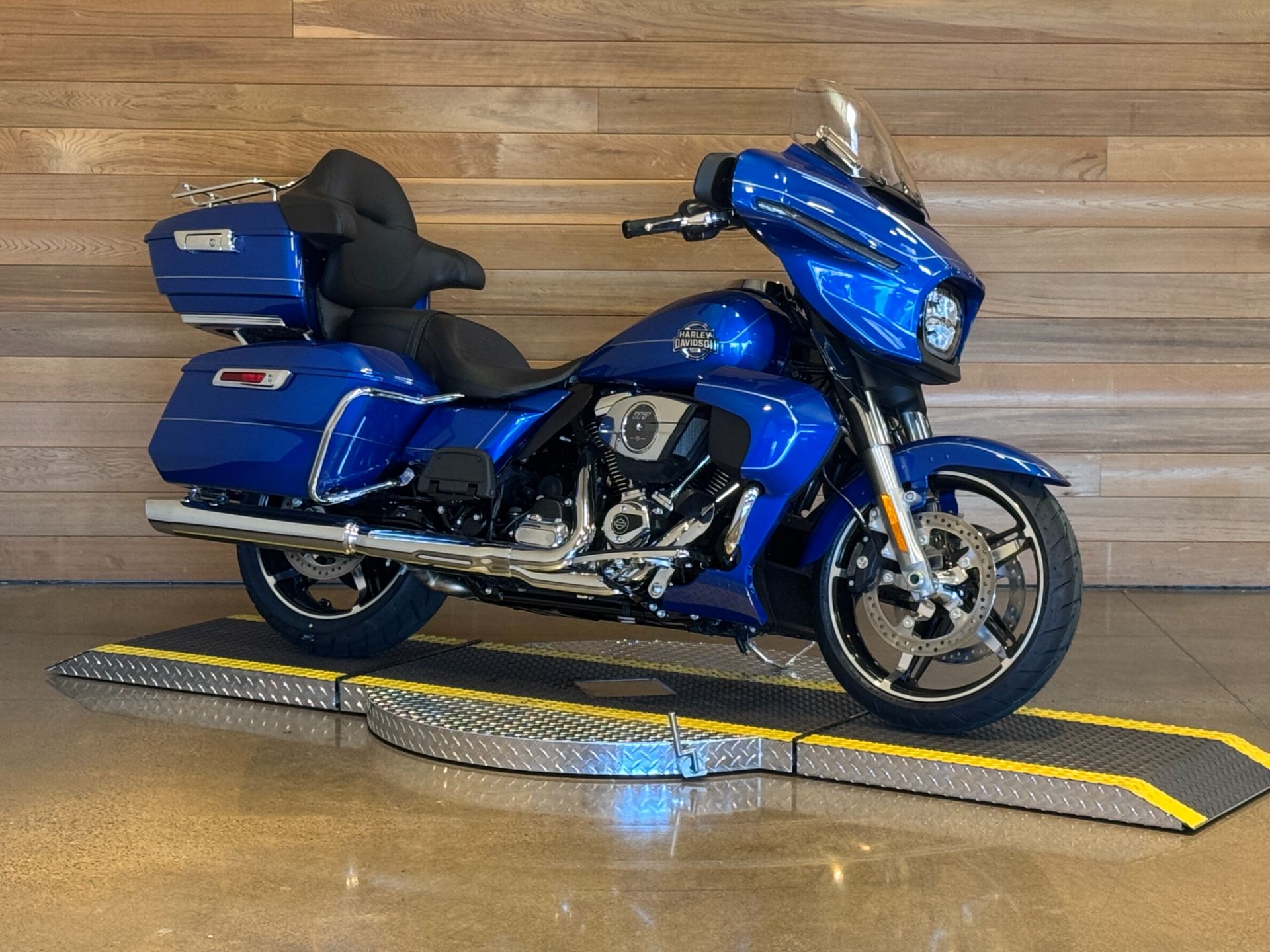 2025 Harley-Davidson Street Glide® Ultra in Salem, Oregon - Photo 2