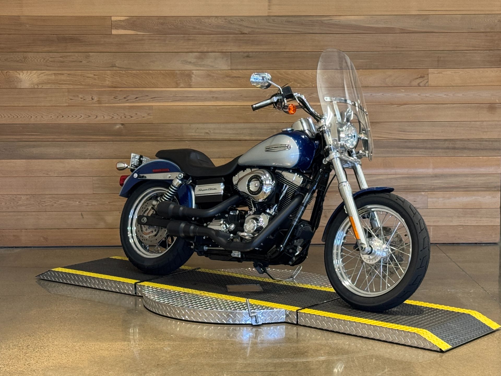 2010 Harley-Davidson Dyna® Super Glide® Custom in Salem, Oregon - Photo 2