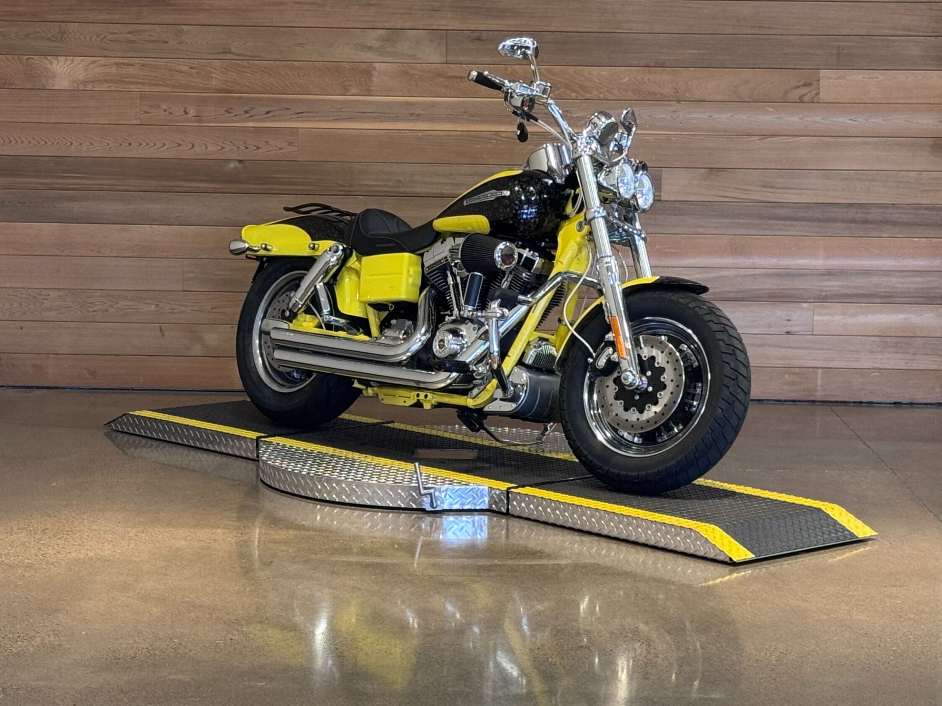 2009 Harley-Davidson CVO™ Dyna® Fat Bob® in Salem, Oregon - Photo 2
