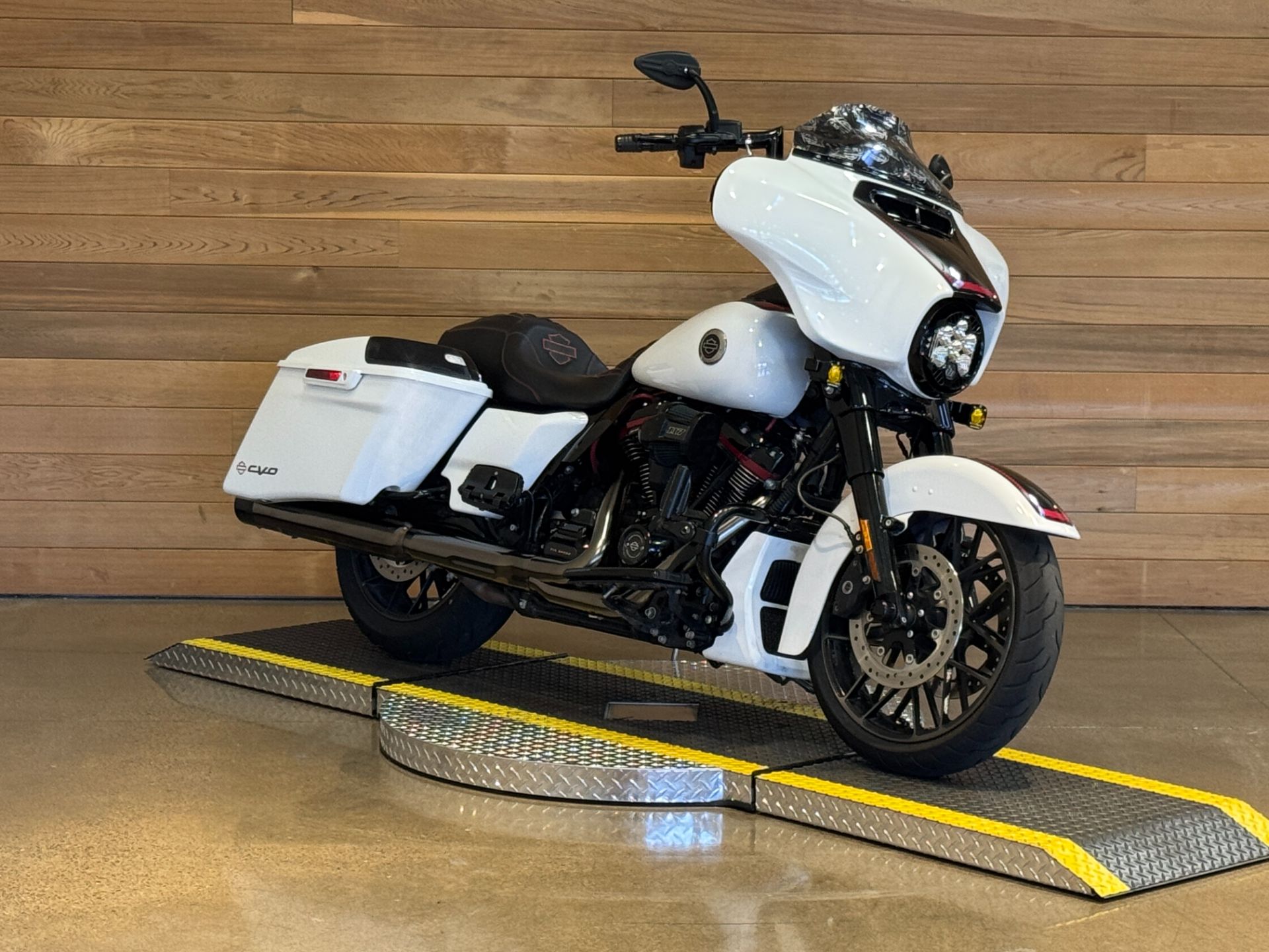 2021 Harley-Davidson CVO™ Street Glide® in Salem, Oregon - Photo 2