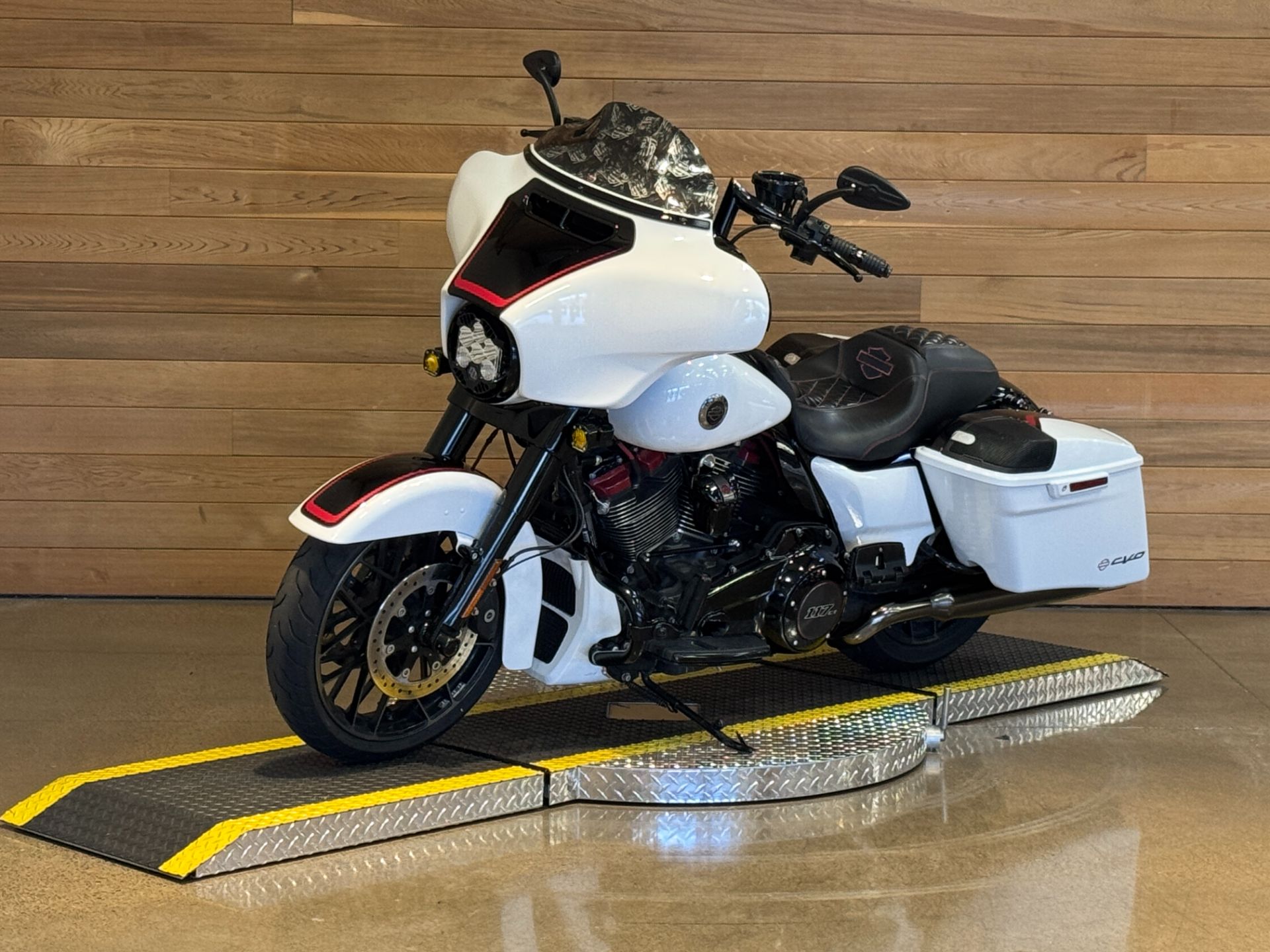 2021 Harley-Davidson CVO™ Street Glide® in Salem, Oregon - Photo 4