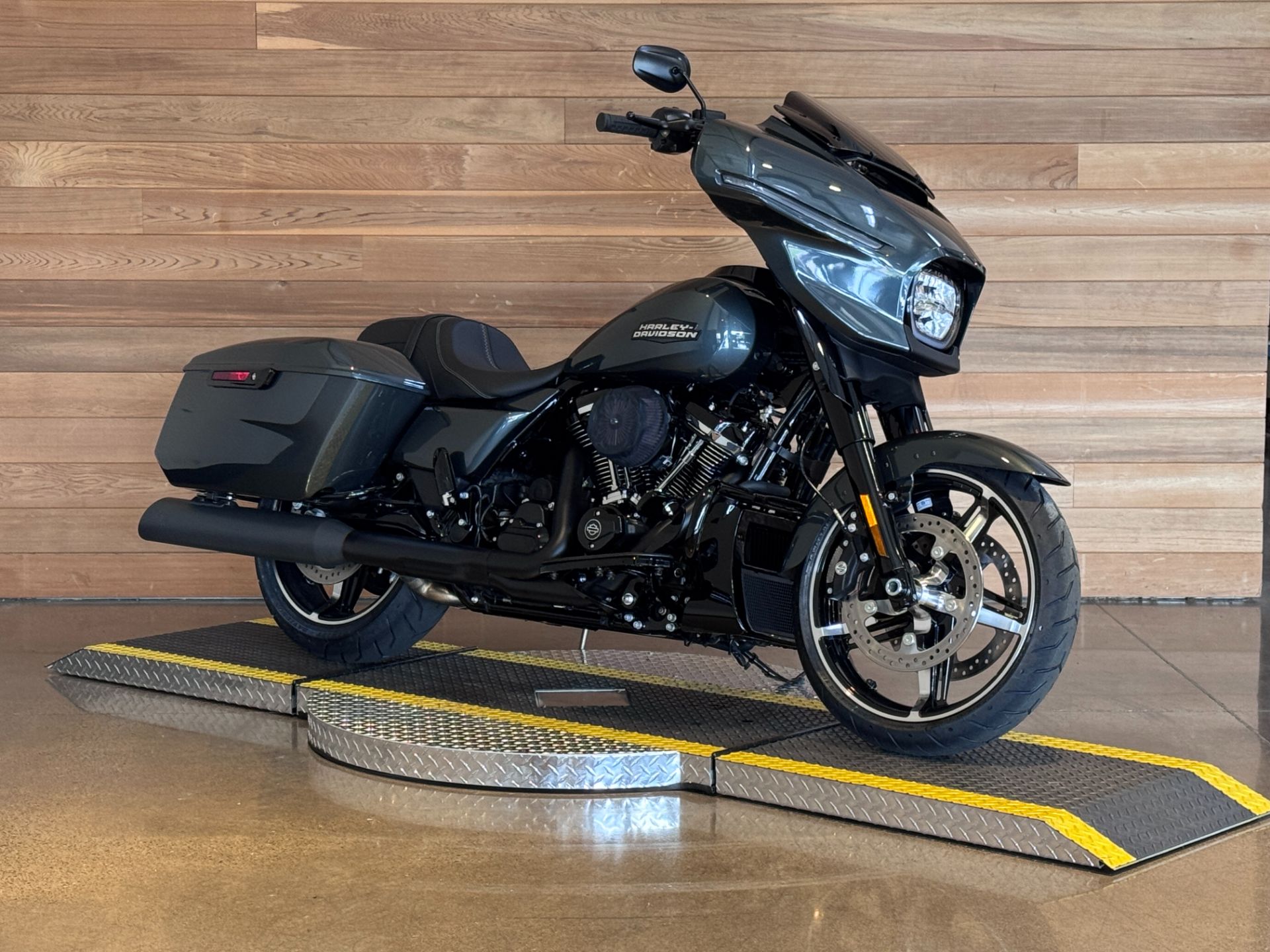 2025 Harley-Davidson Street Glide® in Salem, Oregon - Photo 2