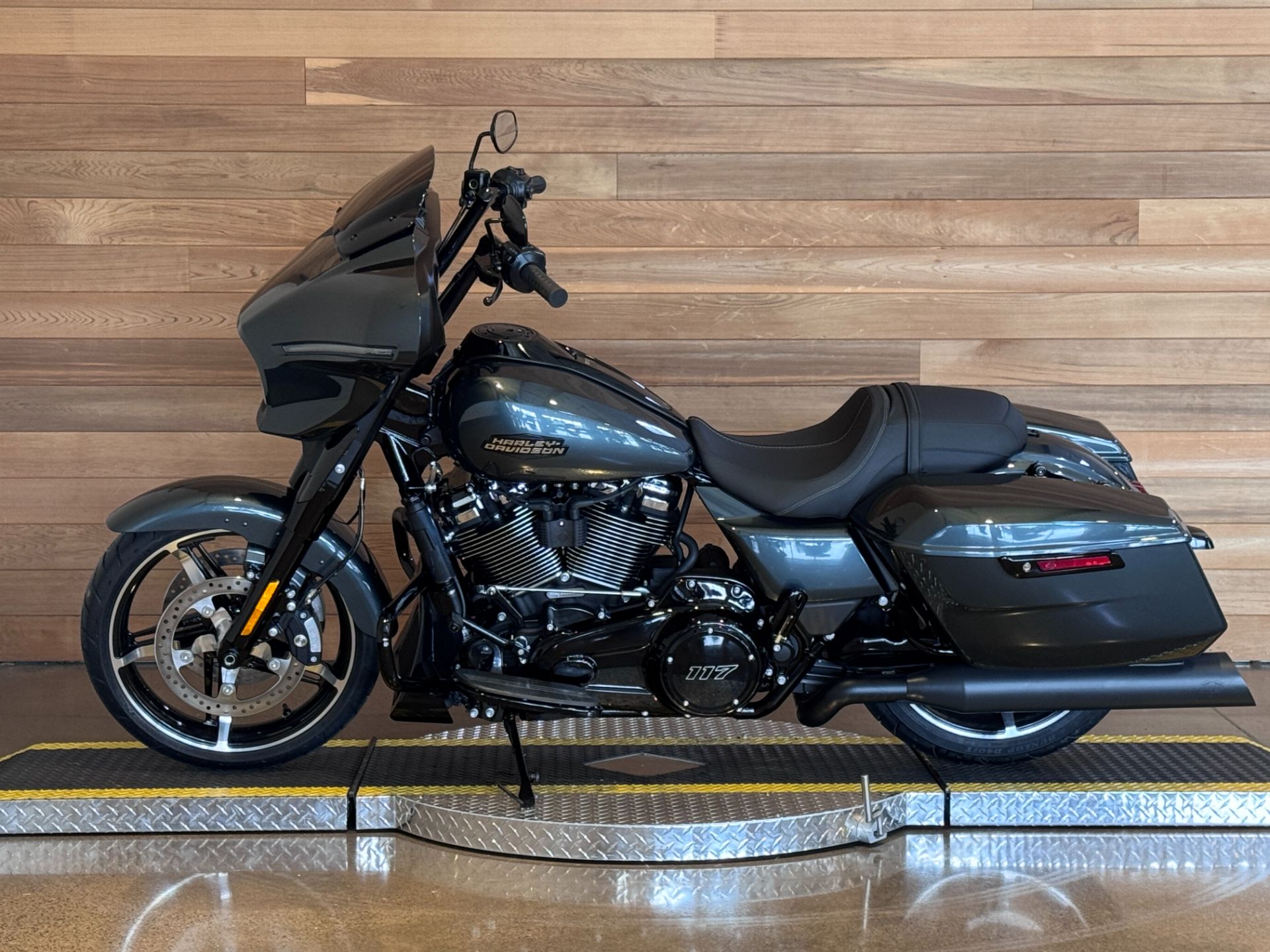 2025 Harley-Davidson Street Glide® in Salem, Oregon - Photo 5