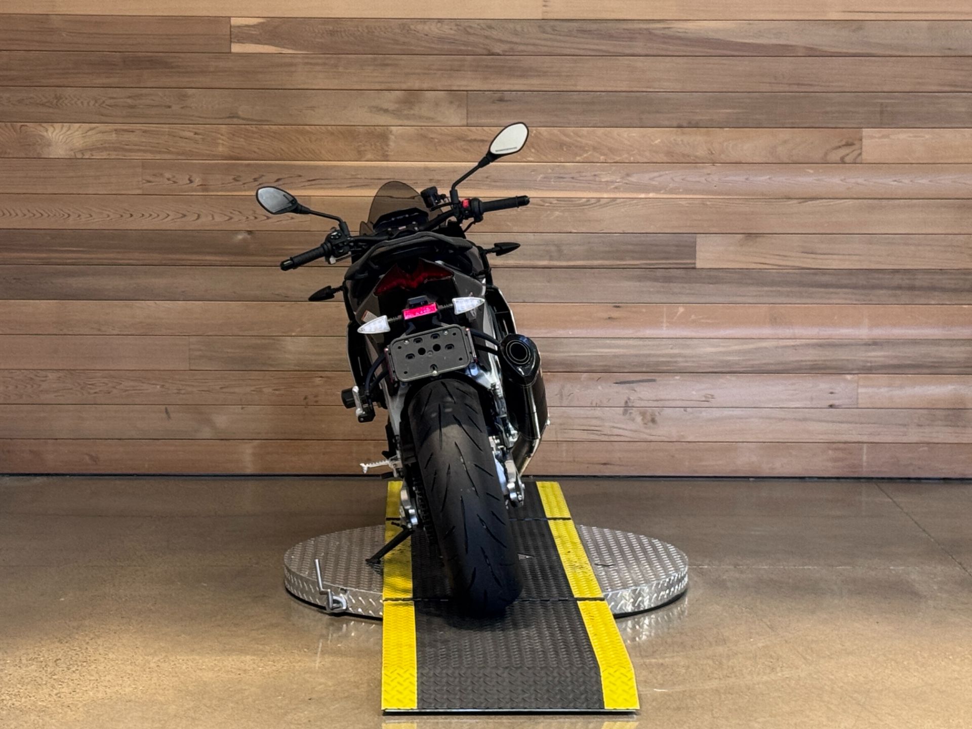 2023 Aprilia Tuono V4 1100 Factory in Salem, Oregon - Photo 6