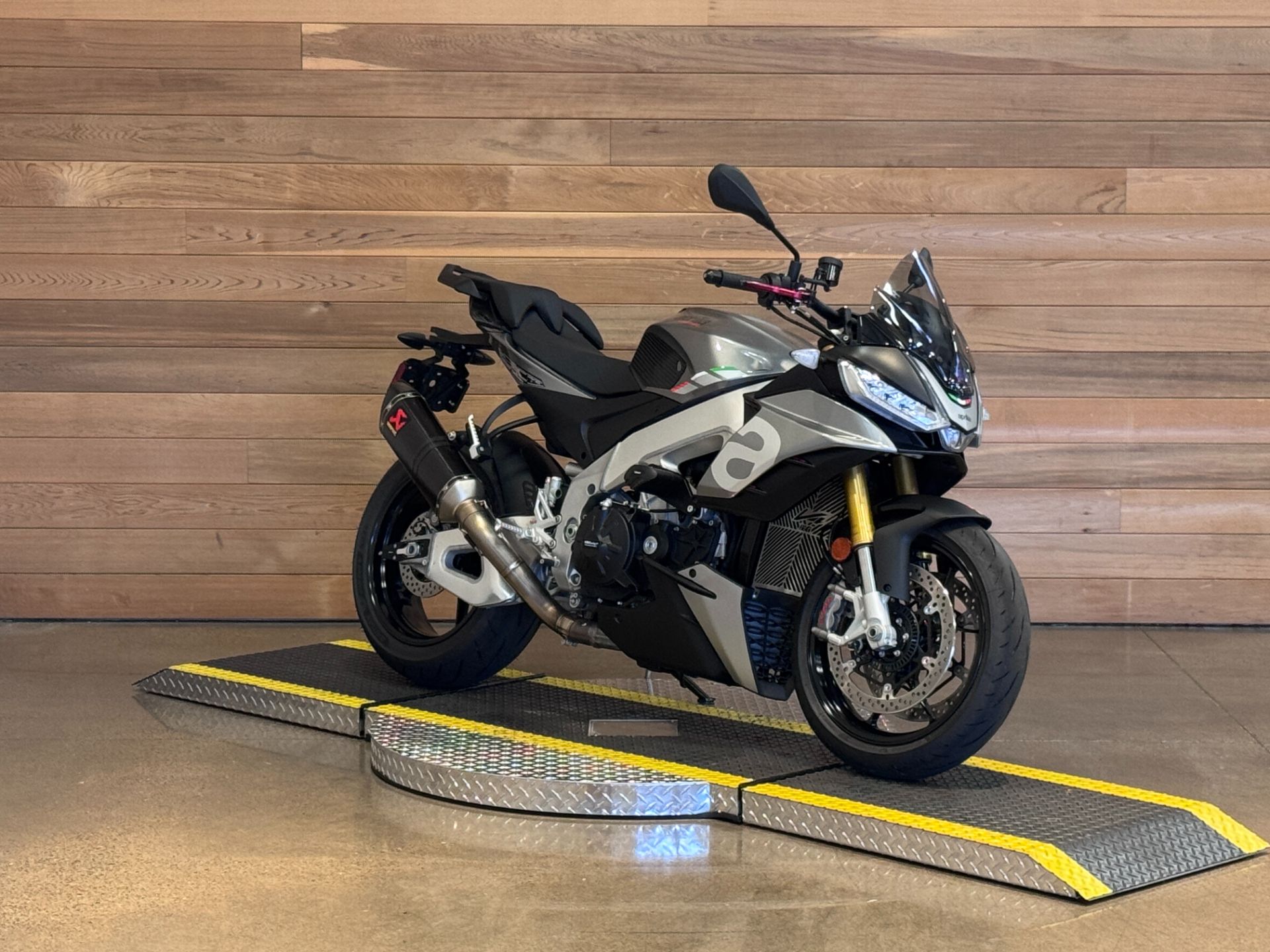 2023 Aprilia Tuono V4 1100 Factory in Salem, Oregon - Photo 2