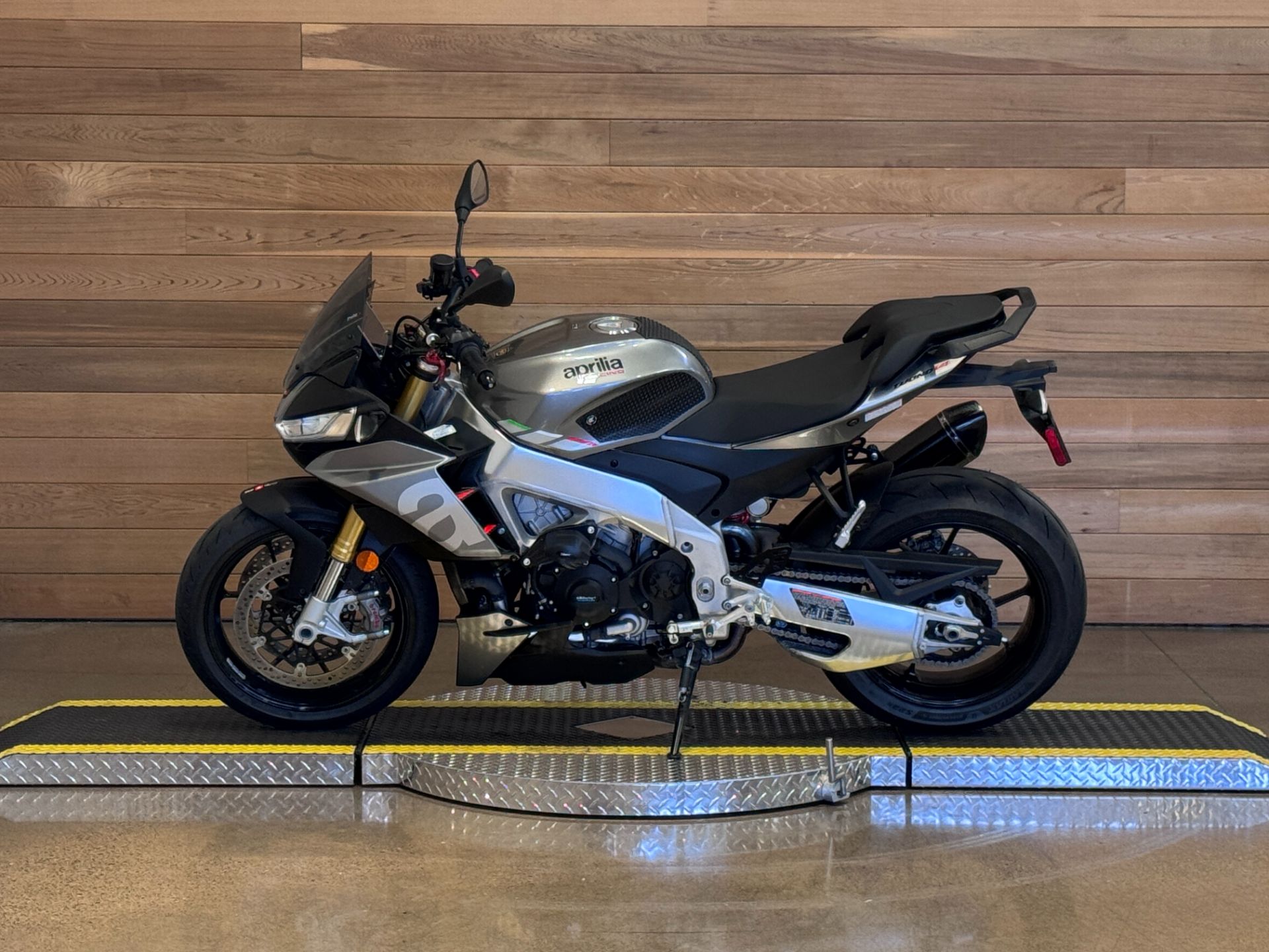2023 Aprilia Tuono V4 1100 Factory in Salem, Oregon - Photo 5