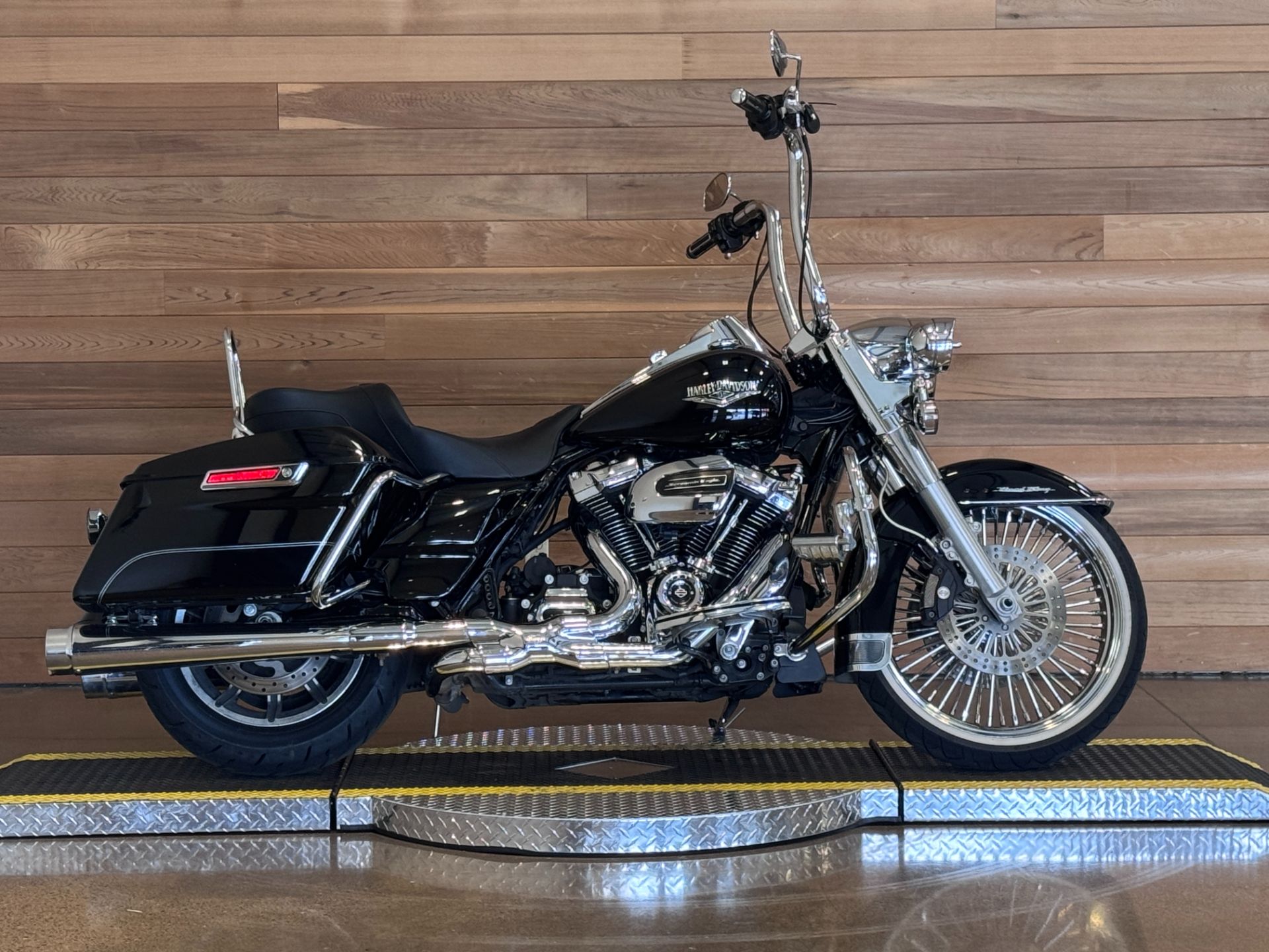 2017 Harley-Davidson Road King® in Salem, Oregon - Photo 1