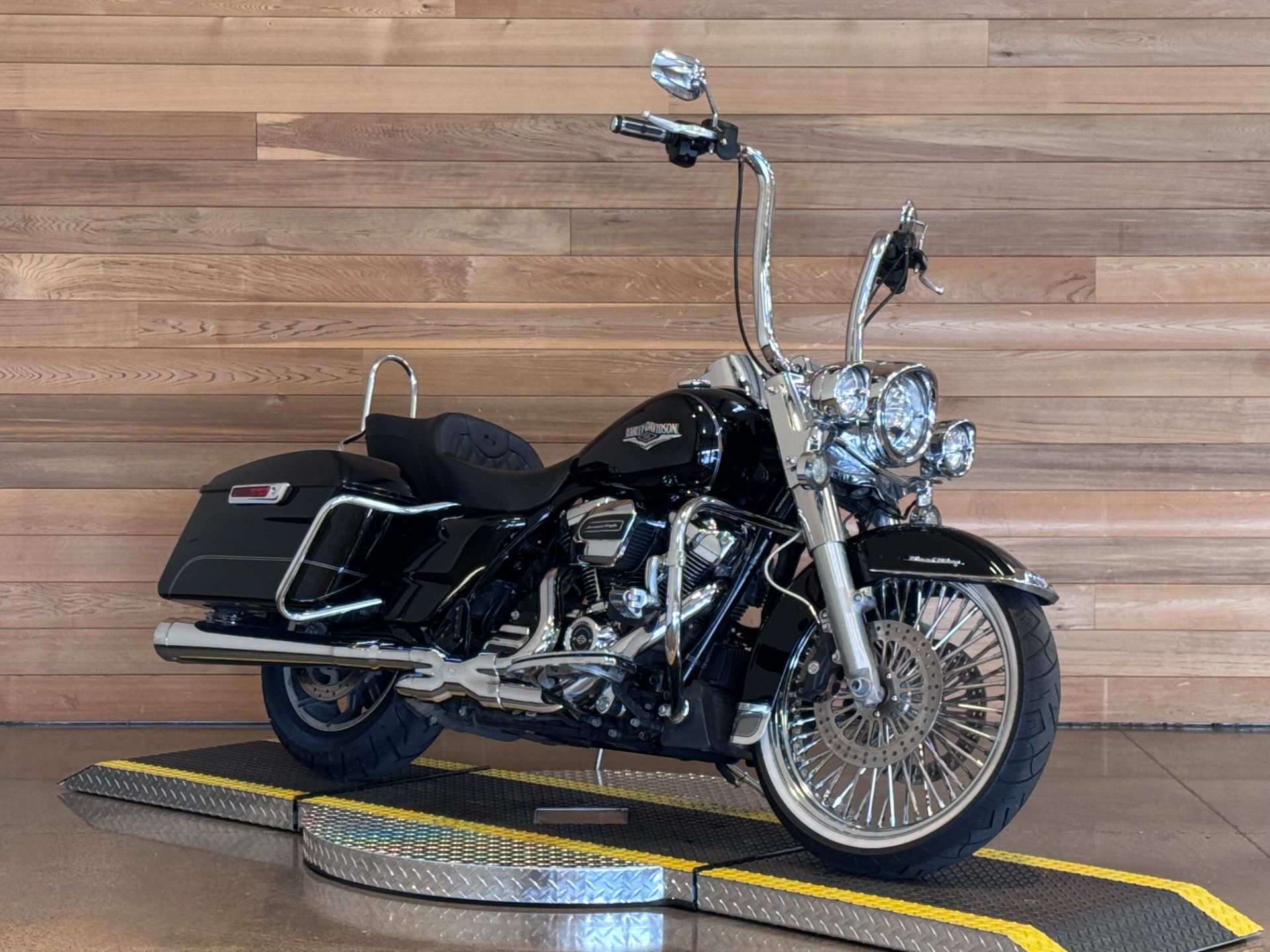 2017 Harley-Davidson Road King® in Salem, Oregon - Photo 2