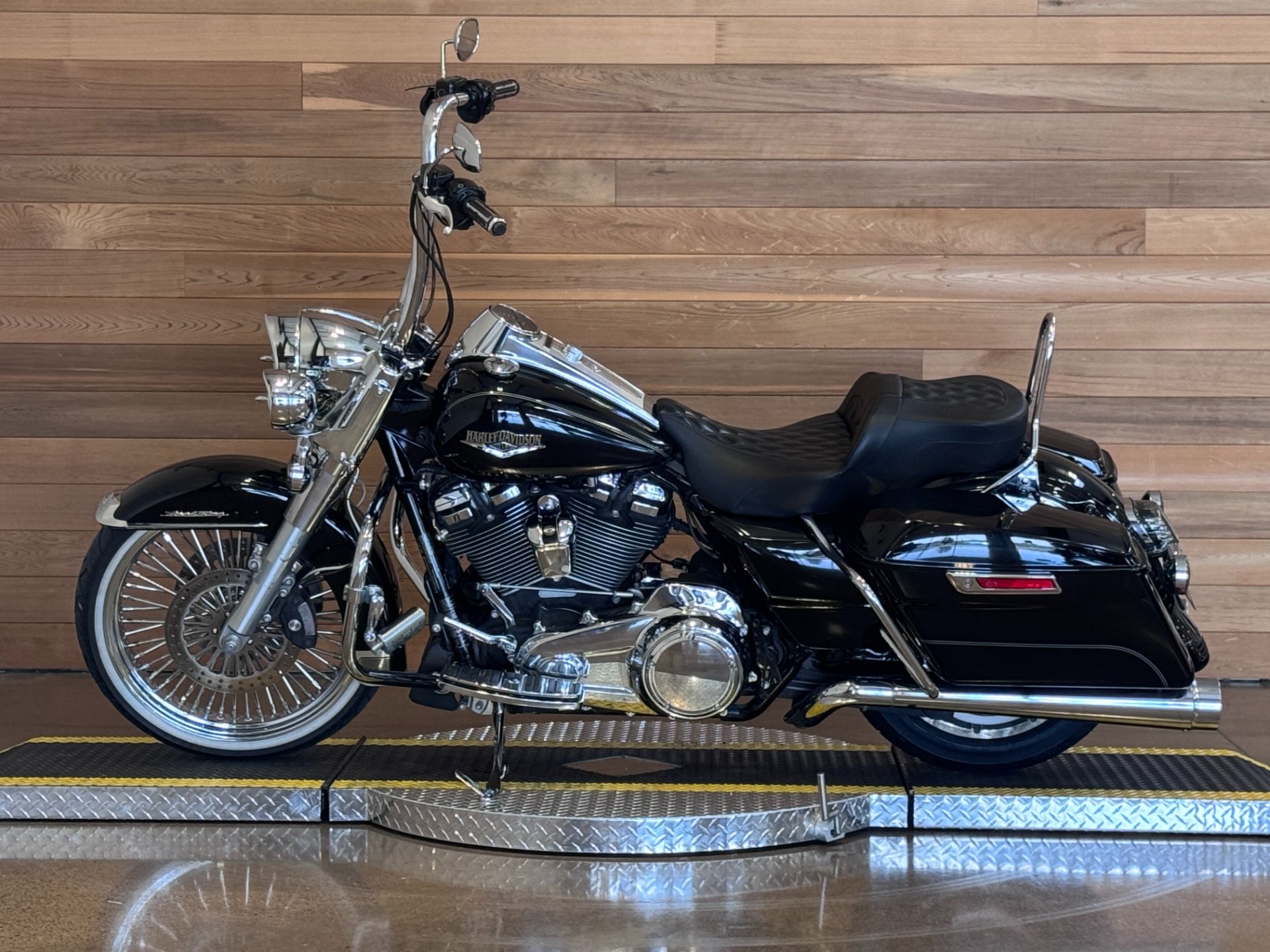 2017 Harley-Davidson Road King® in Salem, Oregon - Photo 5