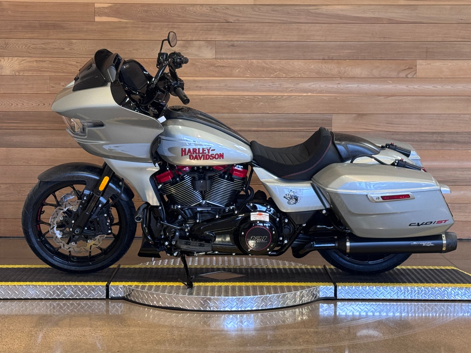 2025 Harley-Davidson CVO™ Road Glide® ST in Salem, Oregon - Photo 5