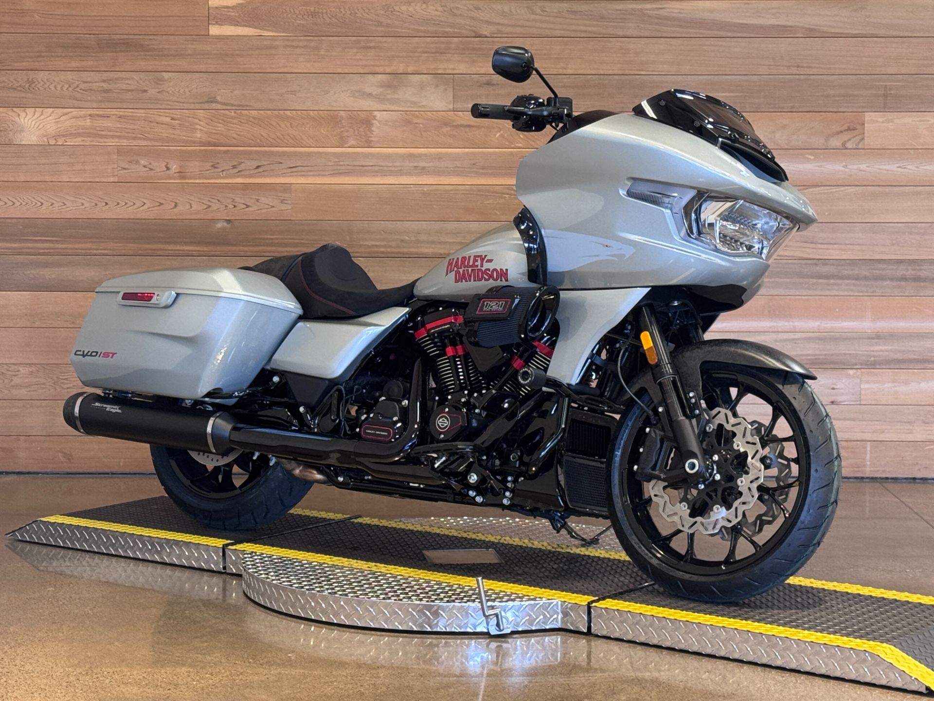 2025 Harley-Davidson CVO™ Road Glide® ST in Salem, Oregon - Photo 2