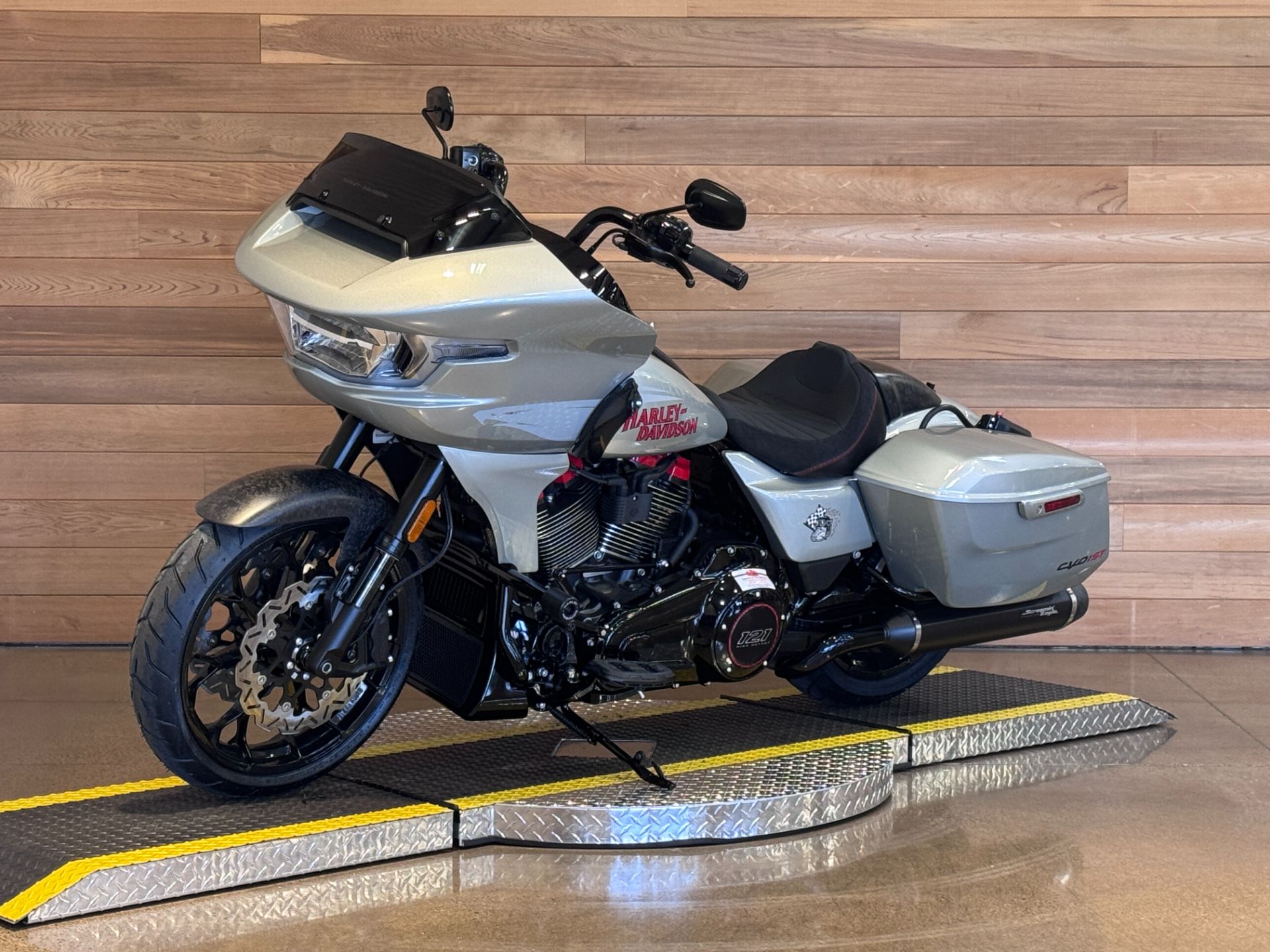 2025 Harley-Davidson CVO™ Road Glide® ST in Salem, Oregon - Photo 4